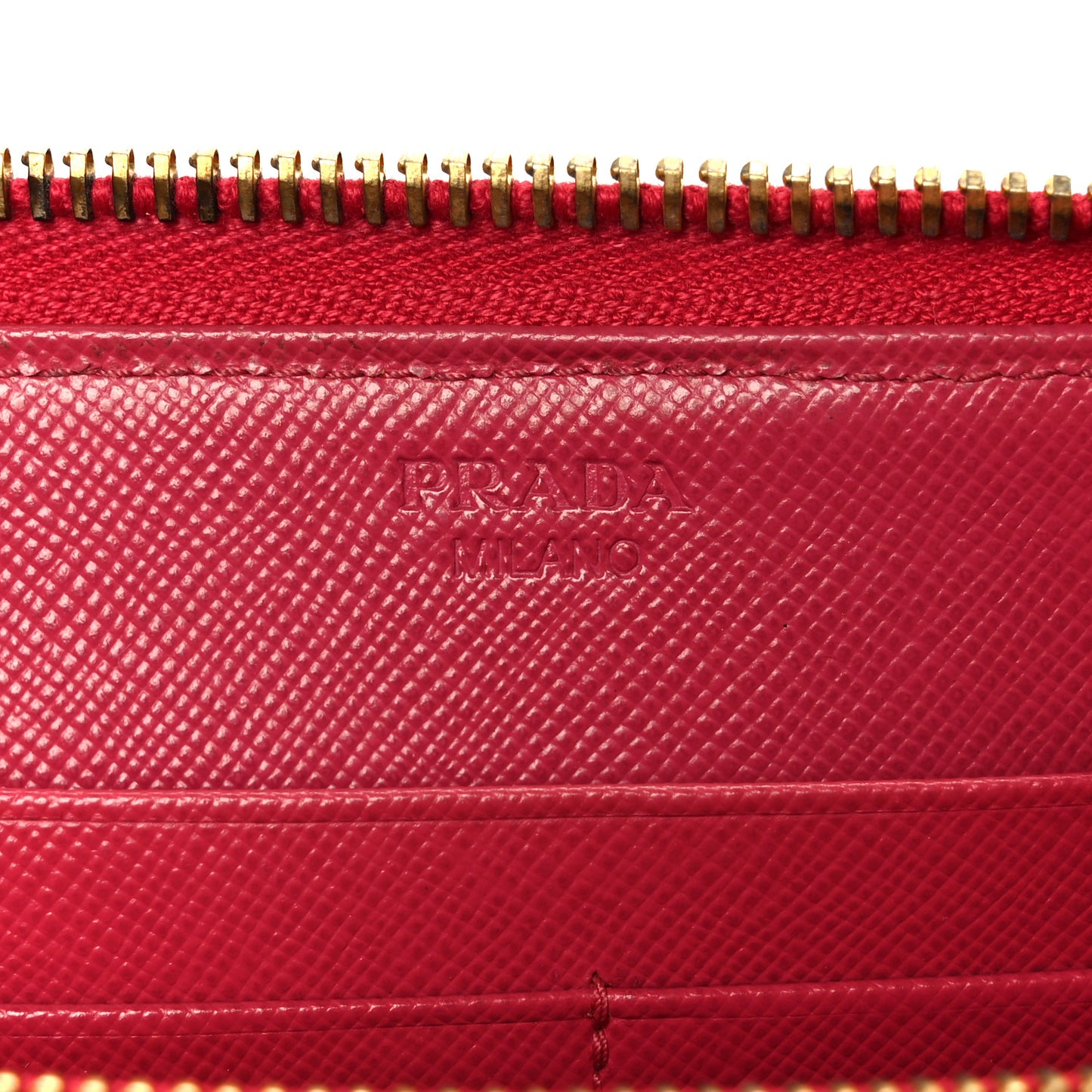 Saffiano Triangle Zip Around Wallet Peonia