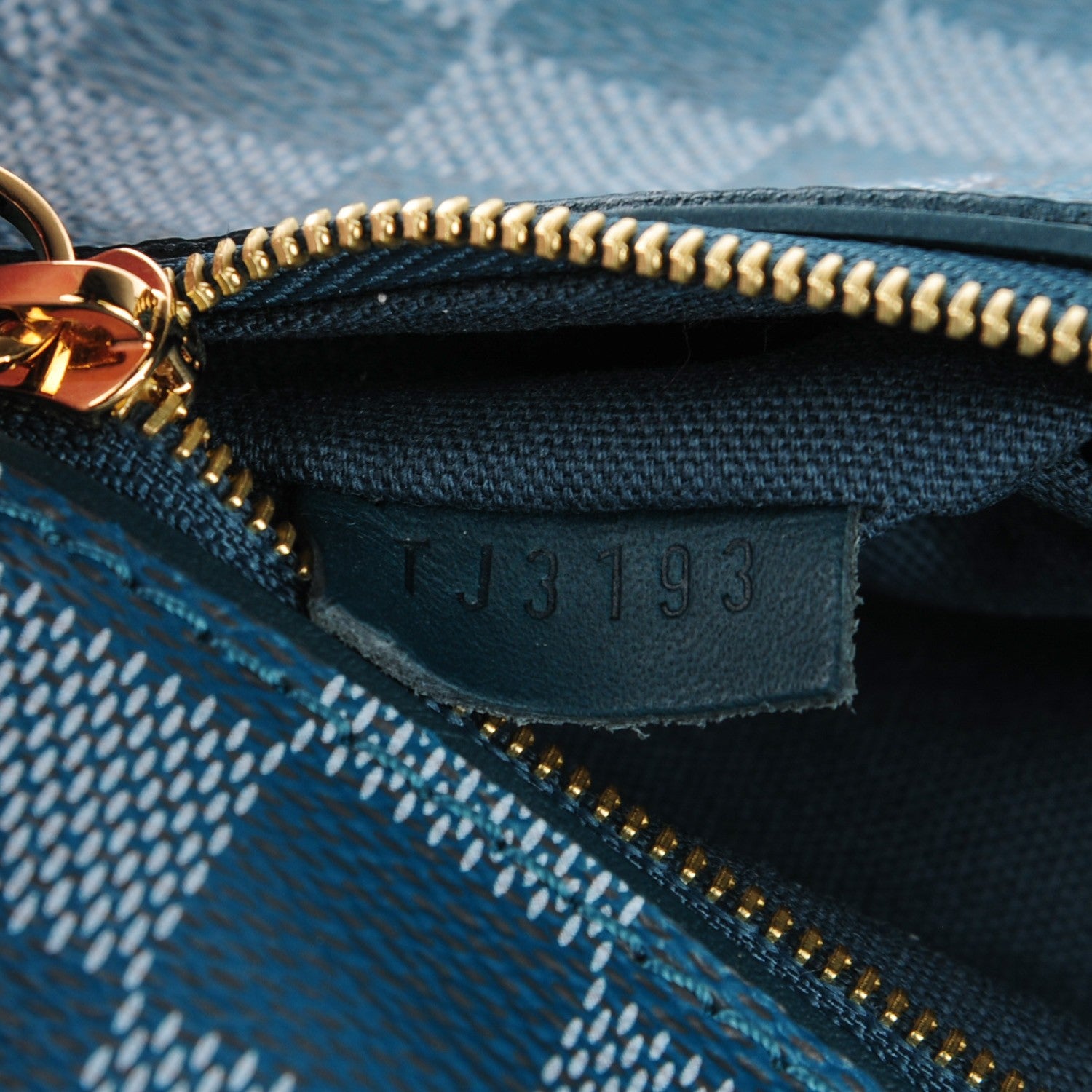 Louis Vuitton Damier Couleurs Mobil Cyan 7 of 7