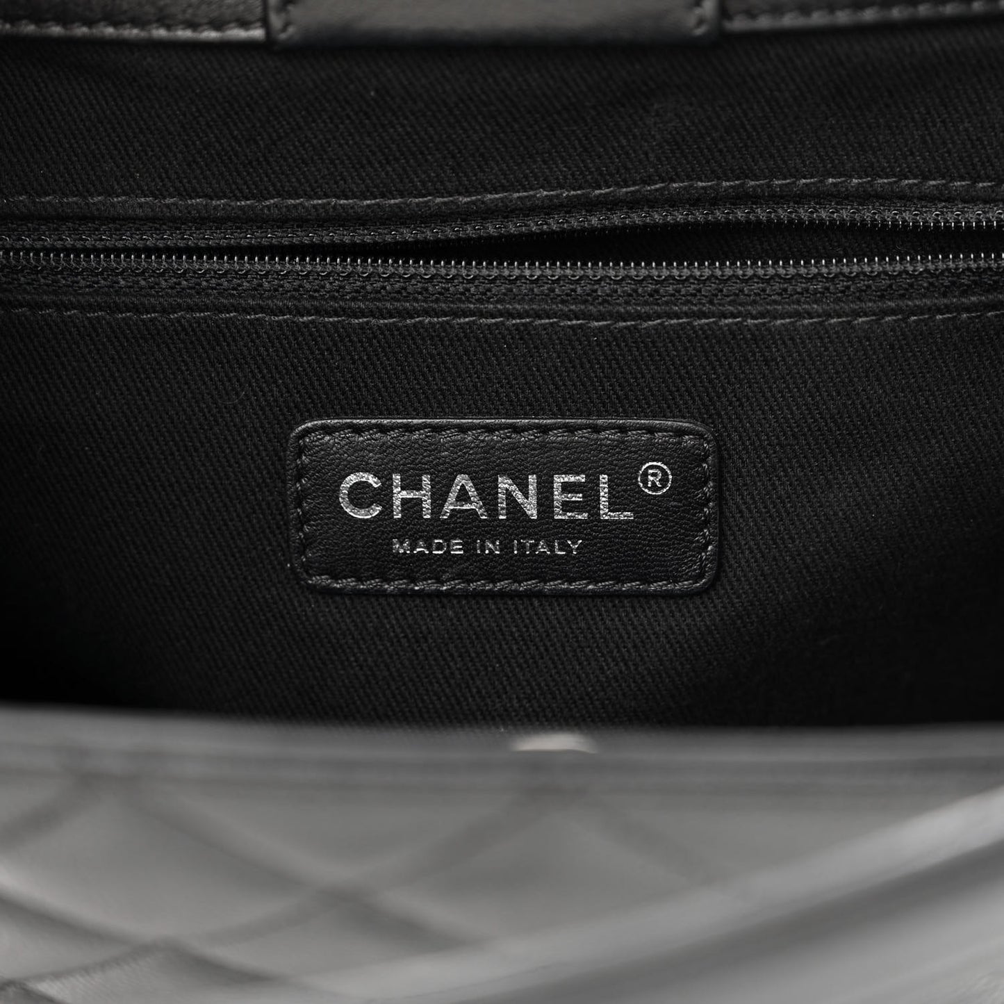 Caviar Quilted Medium CC Bucket Bag Black