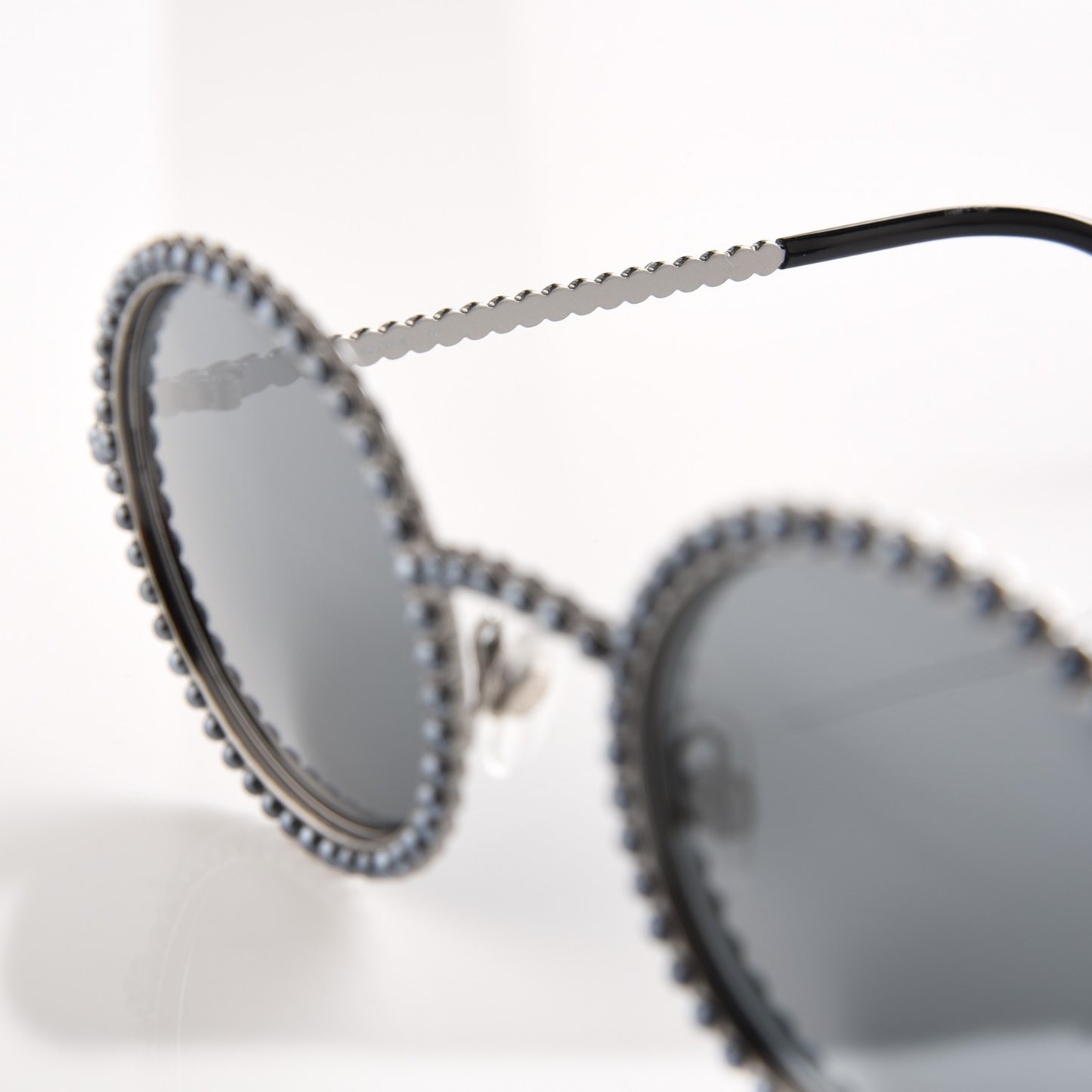 Pearl Round Sunglasses 71138 Grey