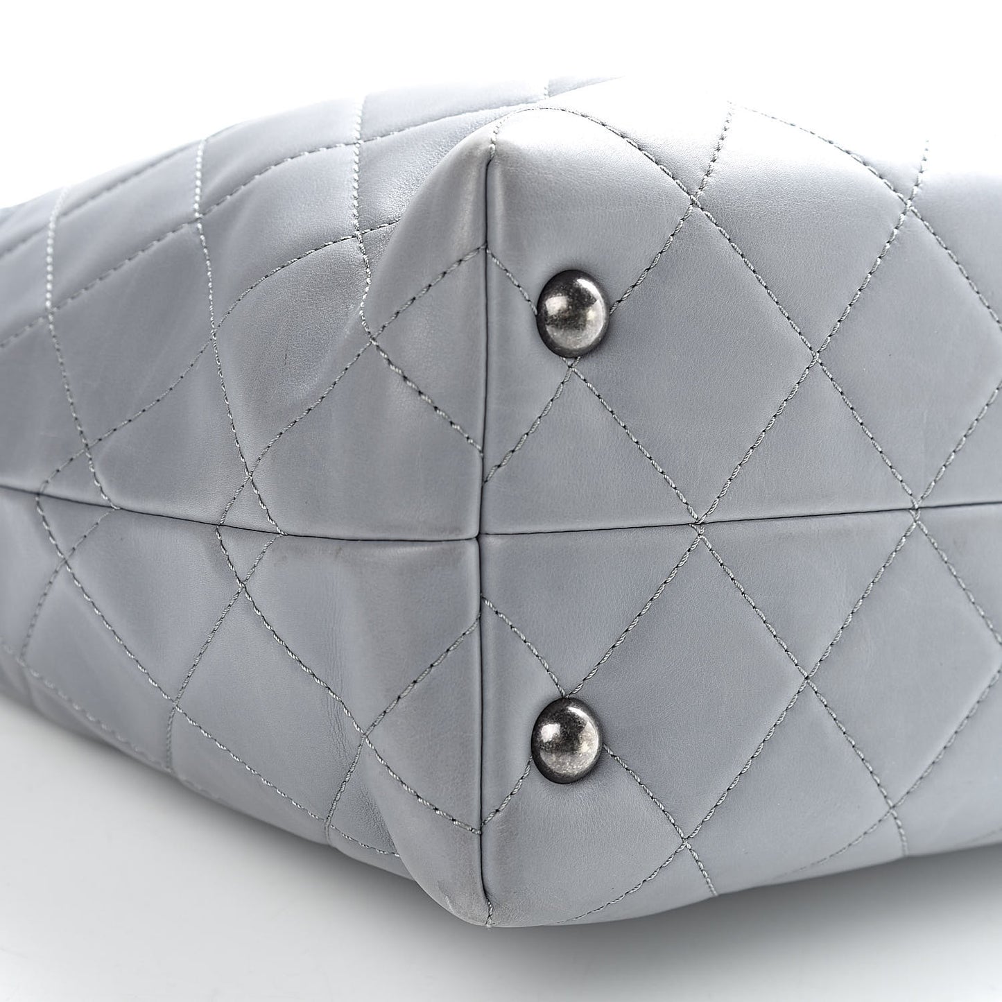 Calfskin Quilted Large Shopping In Chains Tote Light Grey