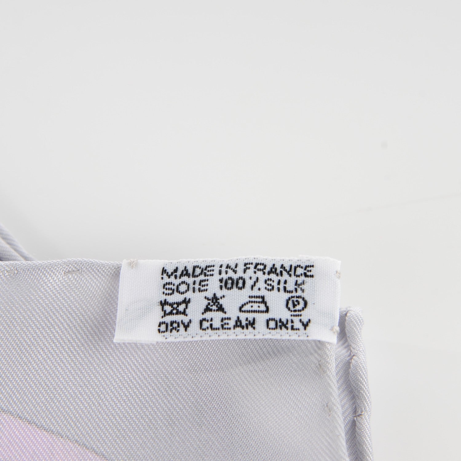 Hermes Silk Pique Fleuri de Provence Scarf 90 Gris Perle Lilac Rose Poudre 3 of 8