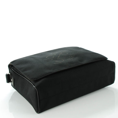 Louis Vuitton Damier Geant Messenger Bag Black 4 of 7