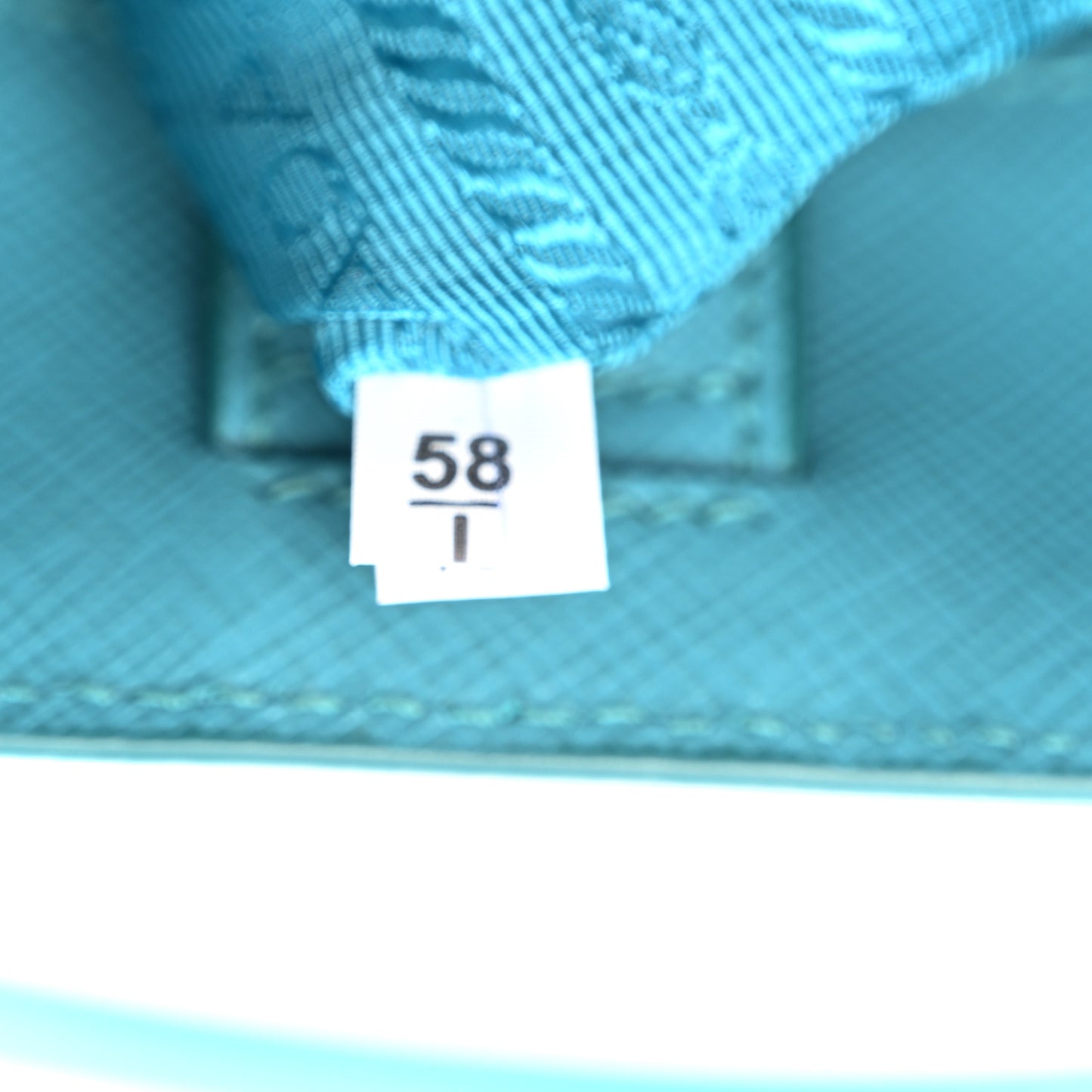 Saffiano Lux Medium Tote Turchese