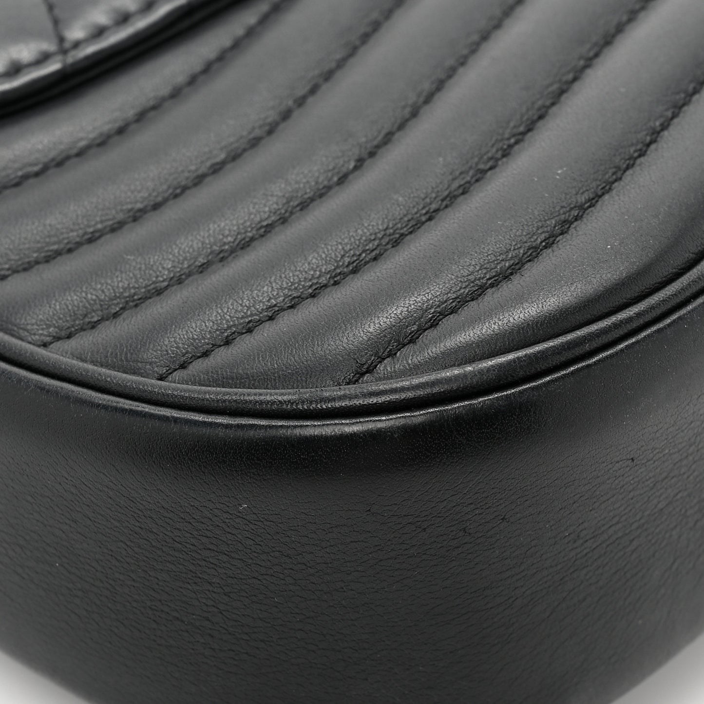 Calfskin New Wave Chain MM Black