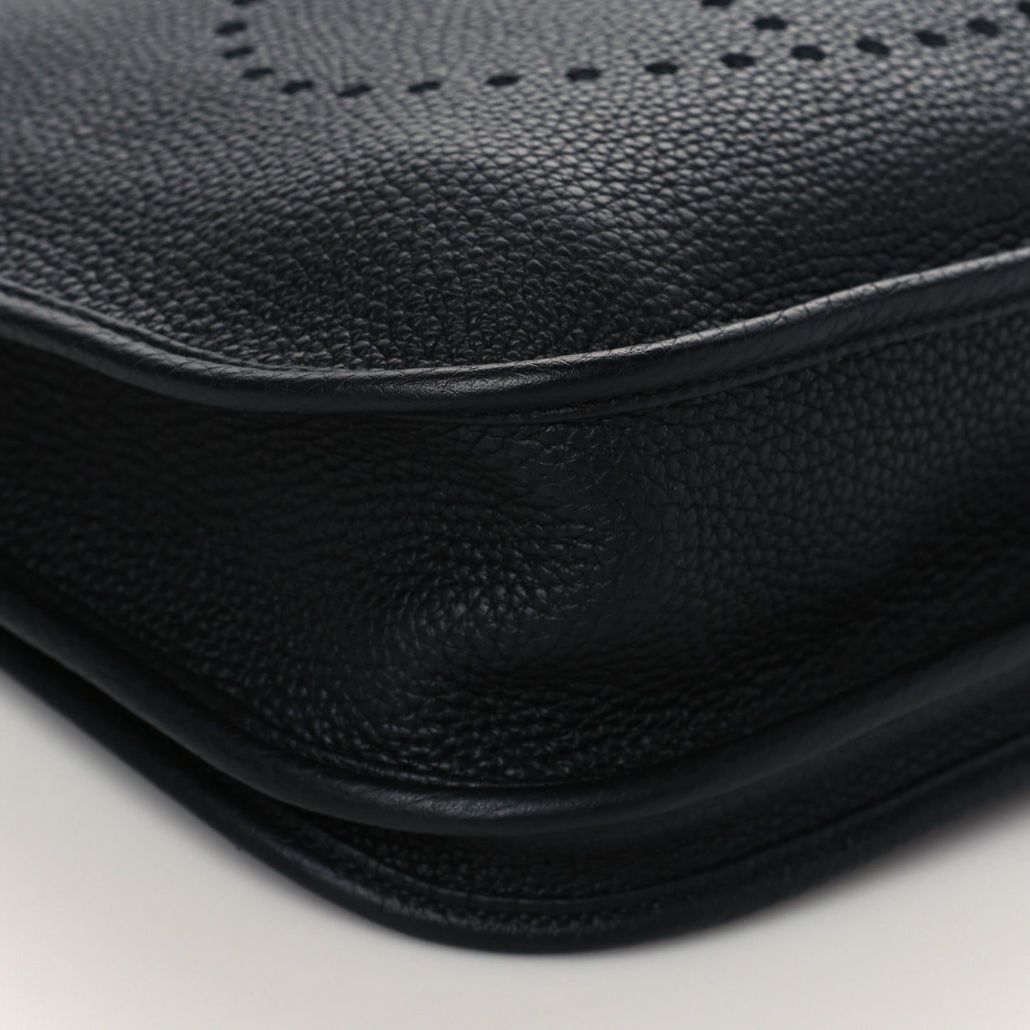 Taurillon Clemence Evelyne III PM Black