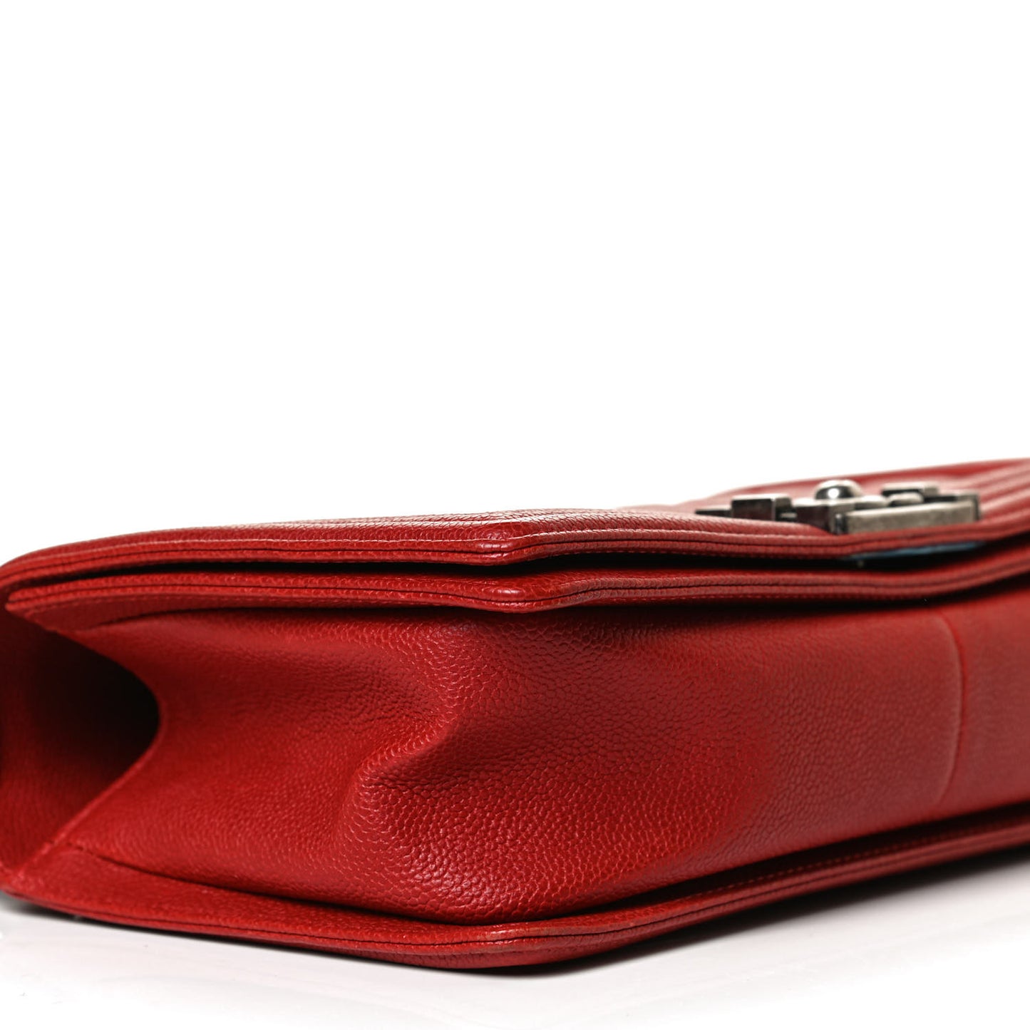 Caviar Quilted Medium Boy Flap Red
