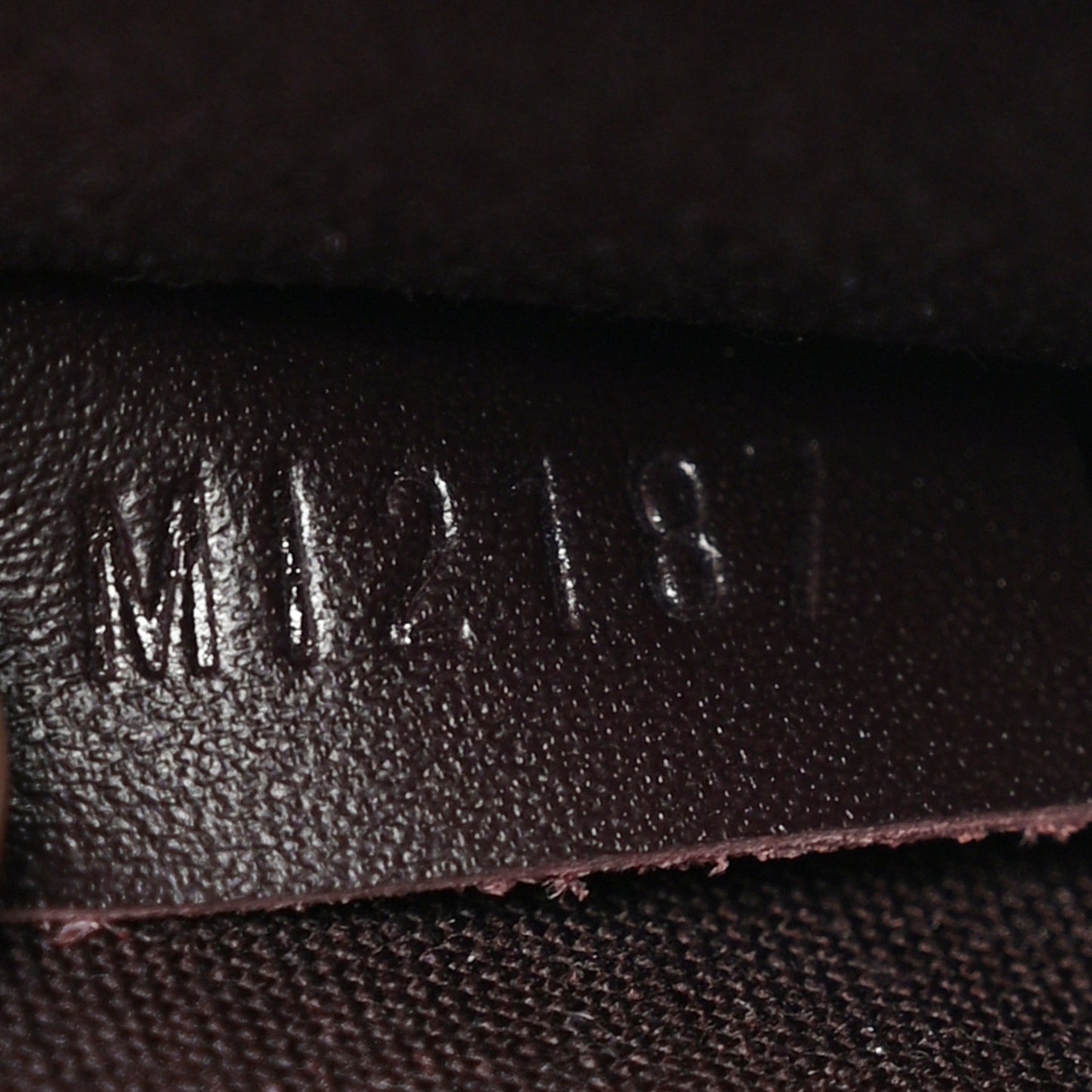 Vernis Pochette Felicie Chain Wallet Amarante