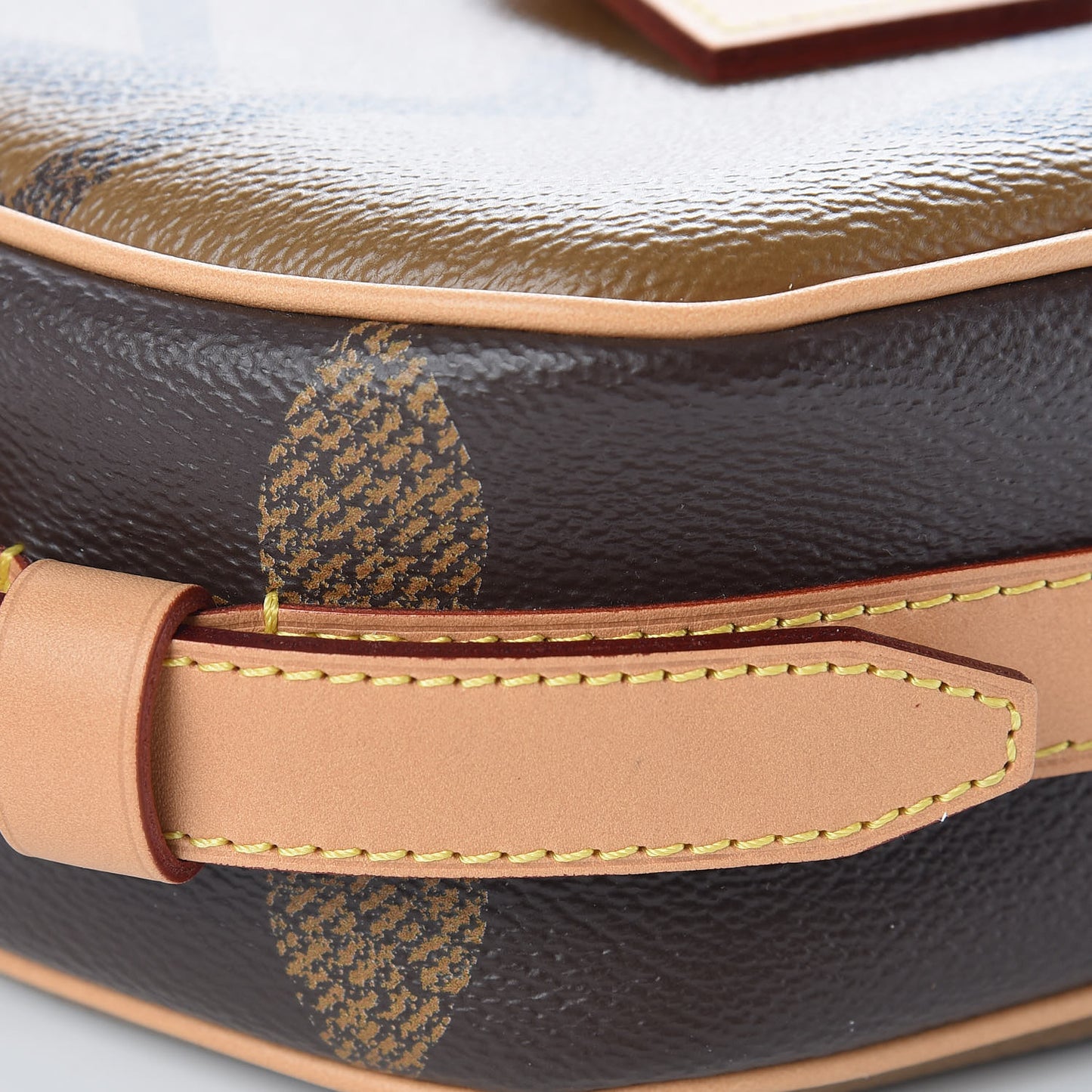 Reverse Monogram Giant Boite Chapeau Souple