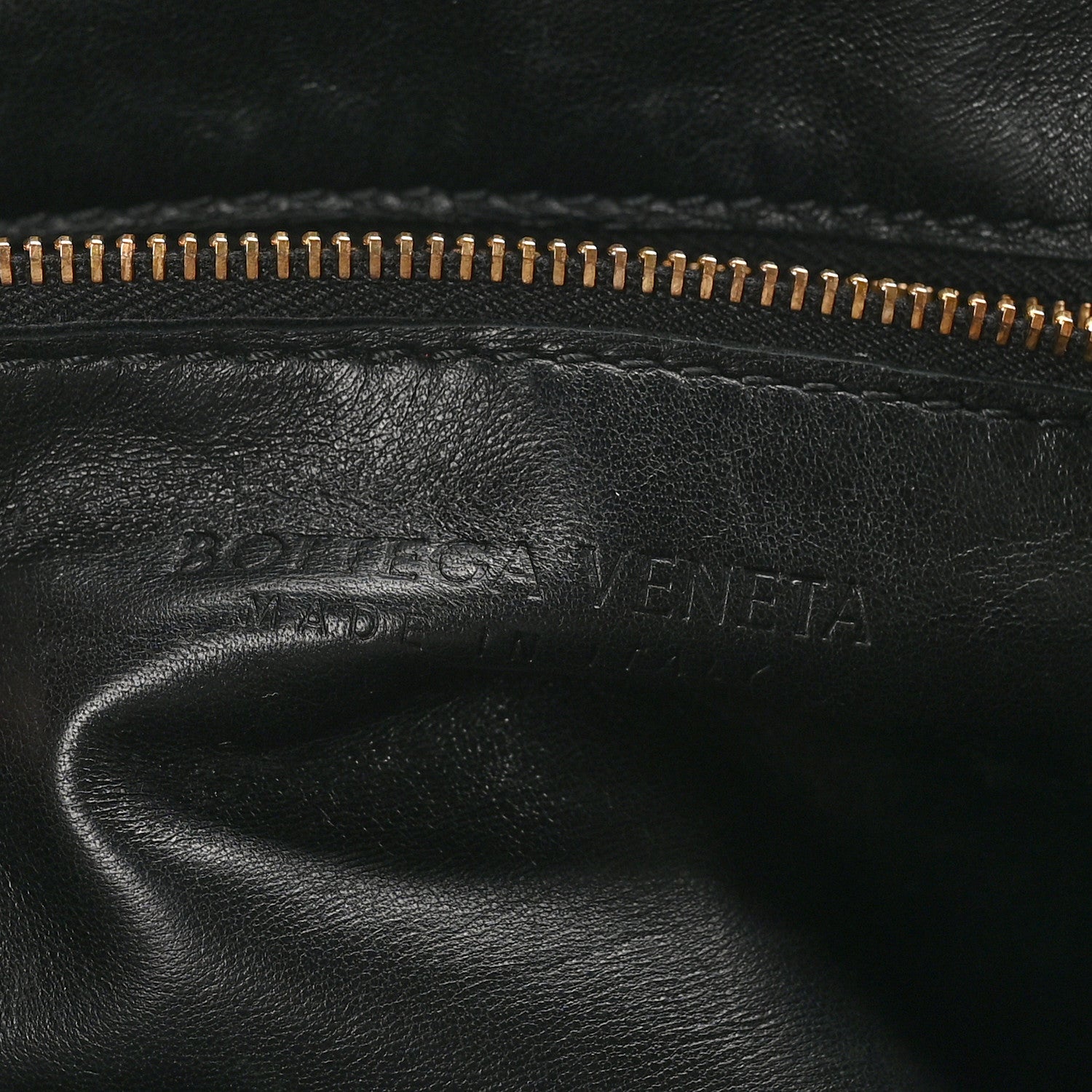 Bottega Veneta Grained Calfskin Maxi Intrecciato Cassette Crossbody Bag Black 6 of 9