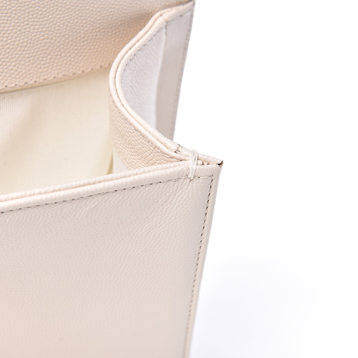 Caviar Quilted Medium Boy Flap Ivory
