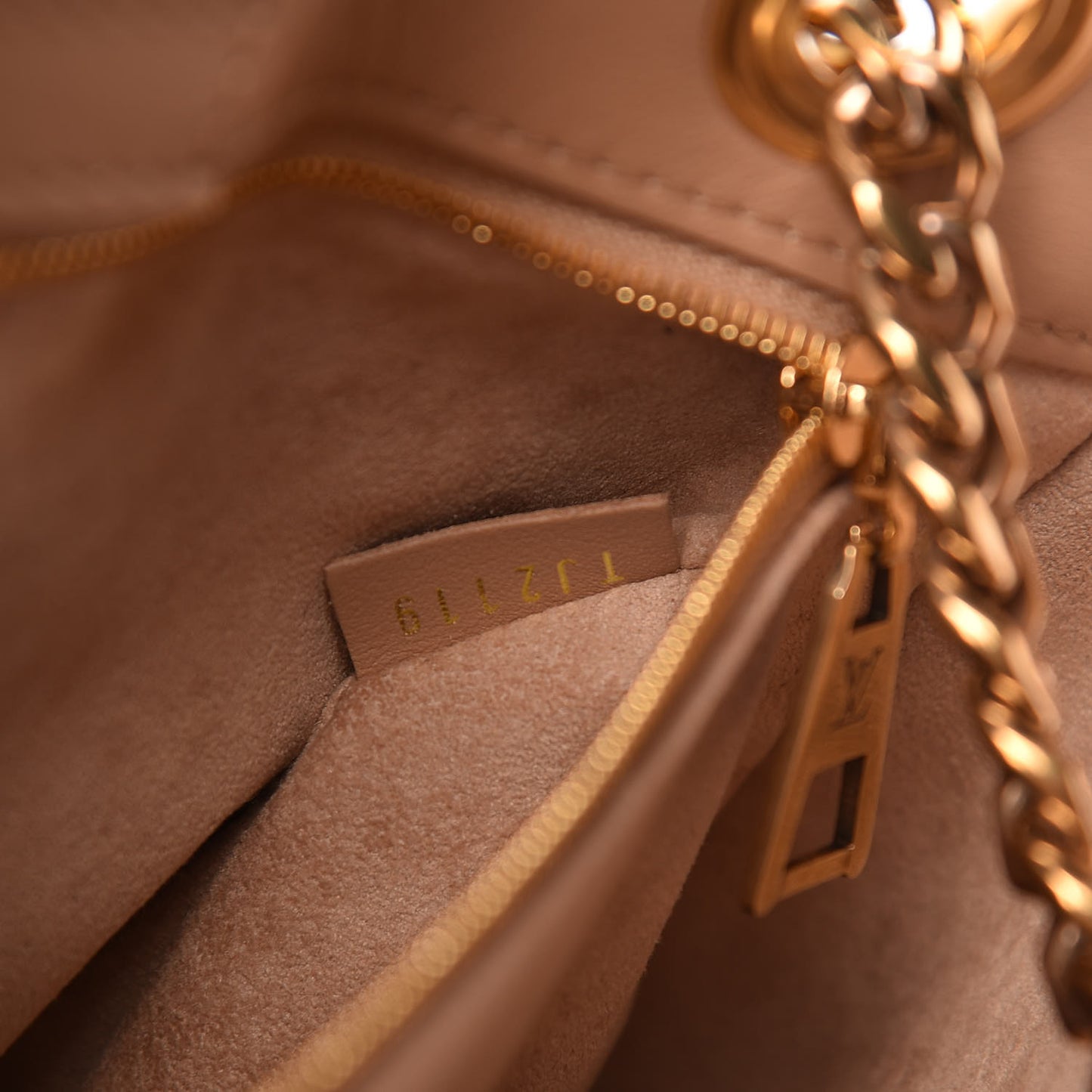 Calfskin New Wave Chain Tote Noisette