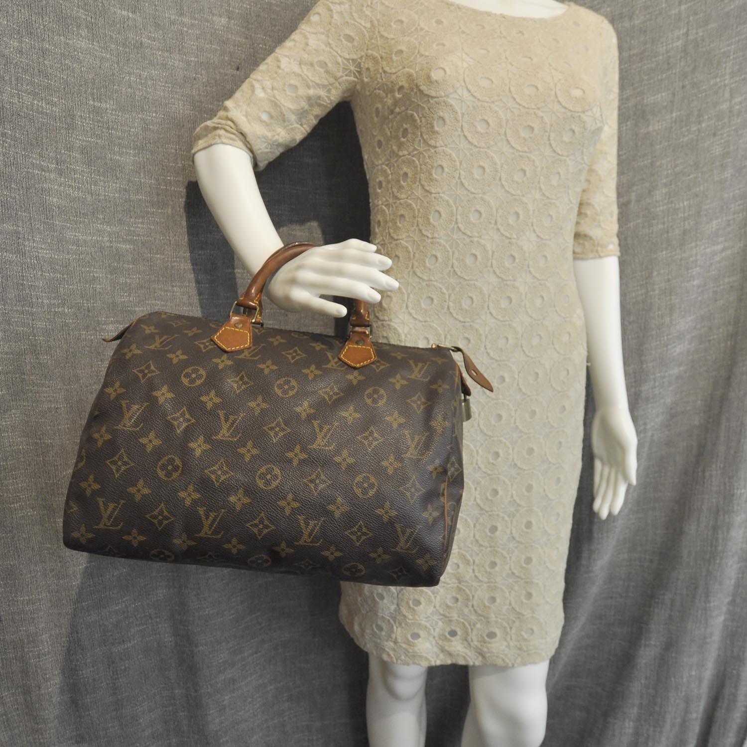 Louis Vuitton Monogram Speedy 25 2 of 9