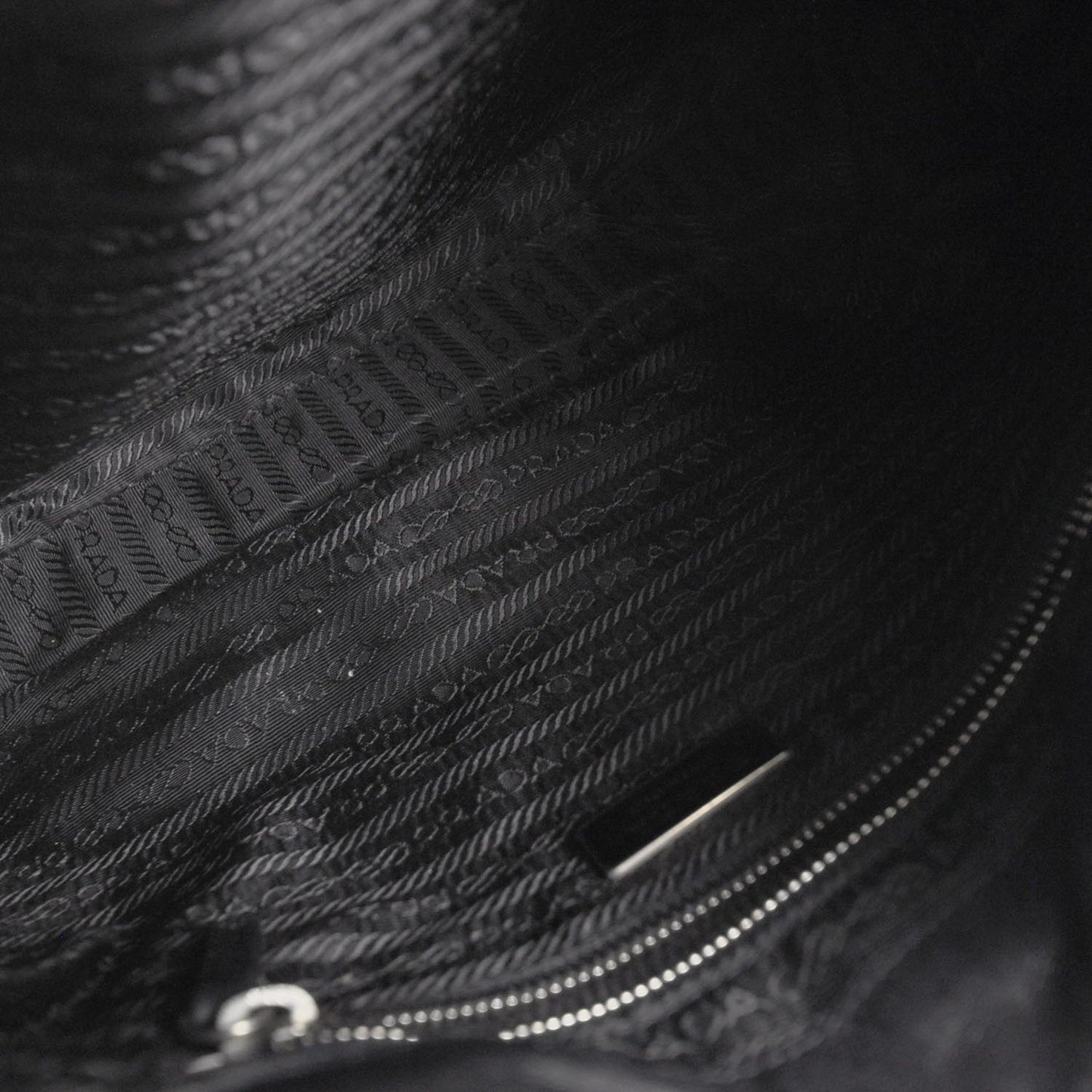 Leather Zip Around Shoulder Bag Nero Black