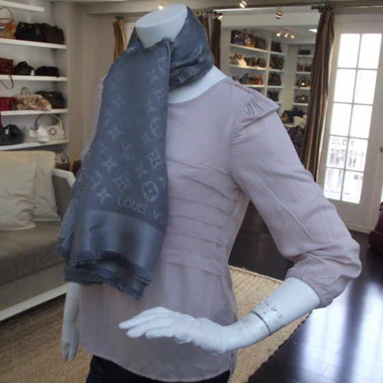 Louis Vuitton Monogram Lurex Shawl Gris Perle 2 of 5