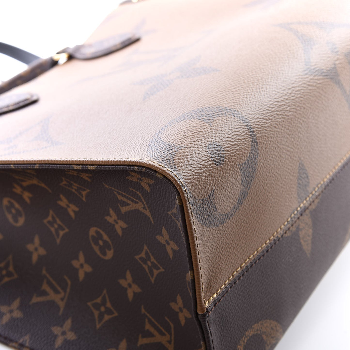 Reverse Monogram Giant Onthego MM