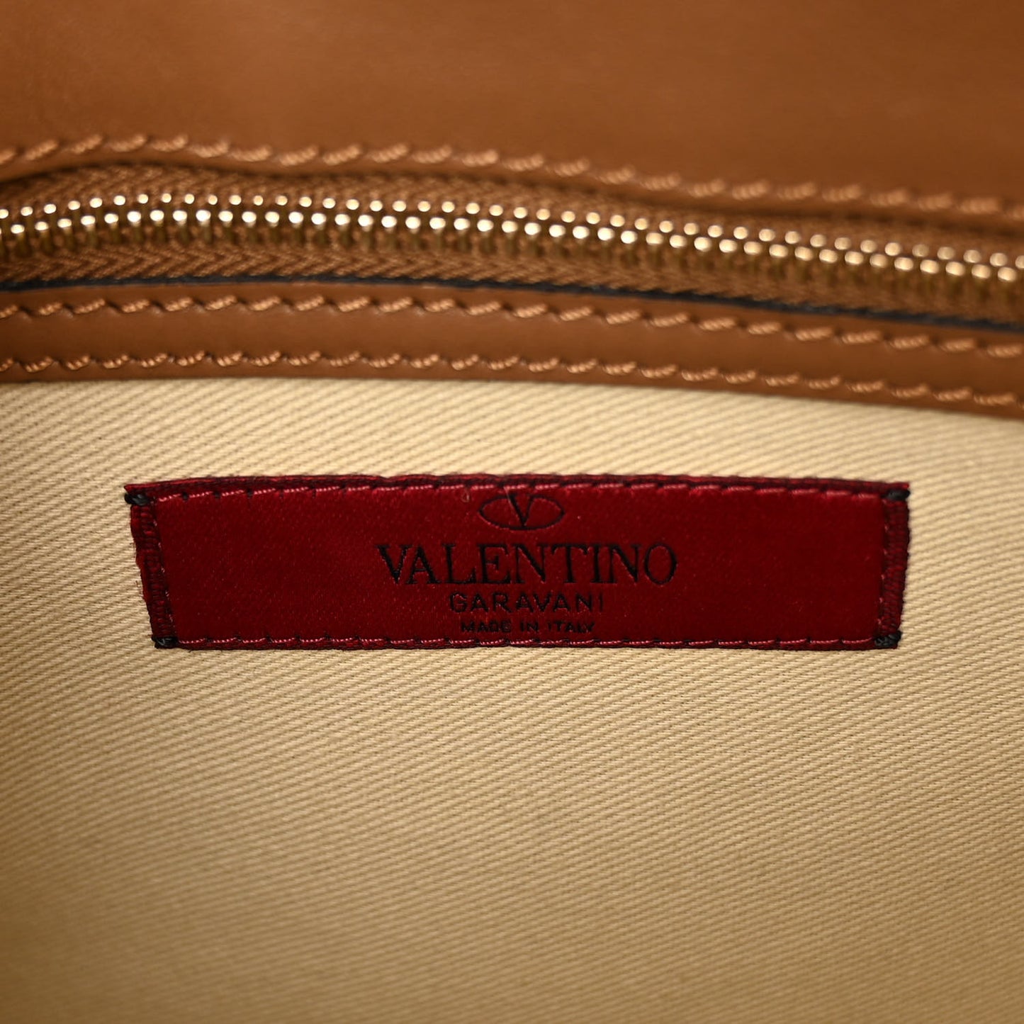 Vitello Small Rockstud Flip-Lock Messenger Bag Light Cuir