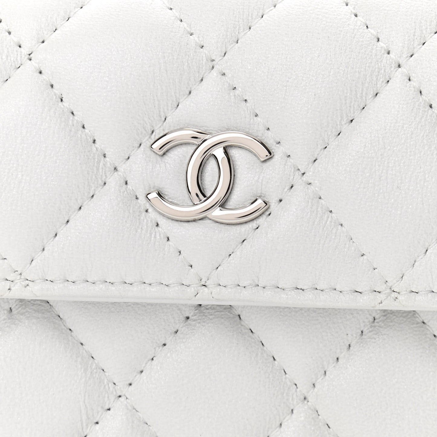 Calfskin Quilted Maxi Pearls Card Holder Flap With Chain White