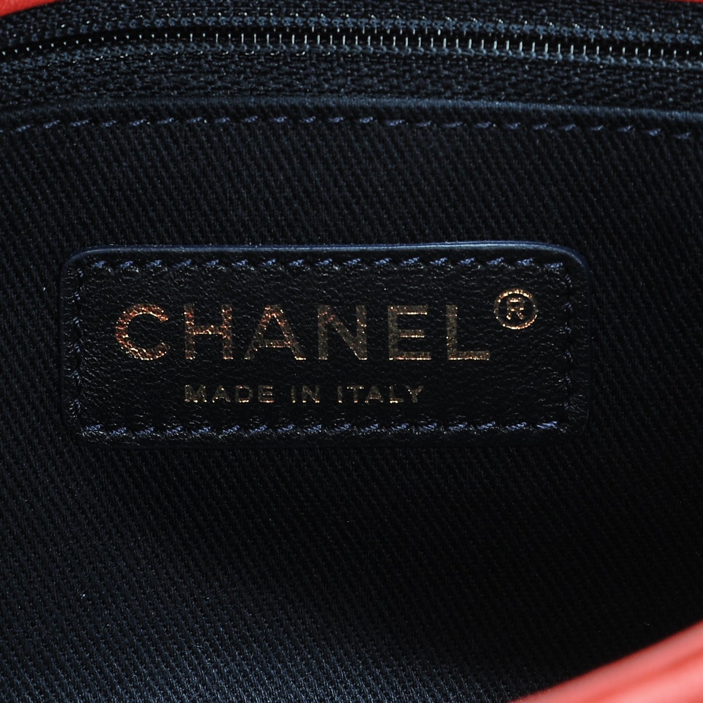 Wrinkled Lambskin Chevron Quilted Medium Flap Red