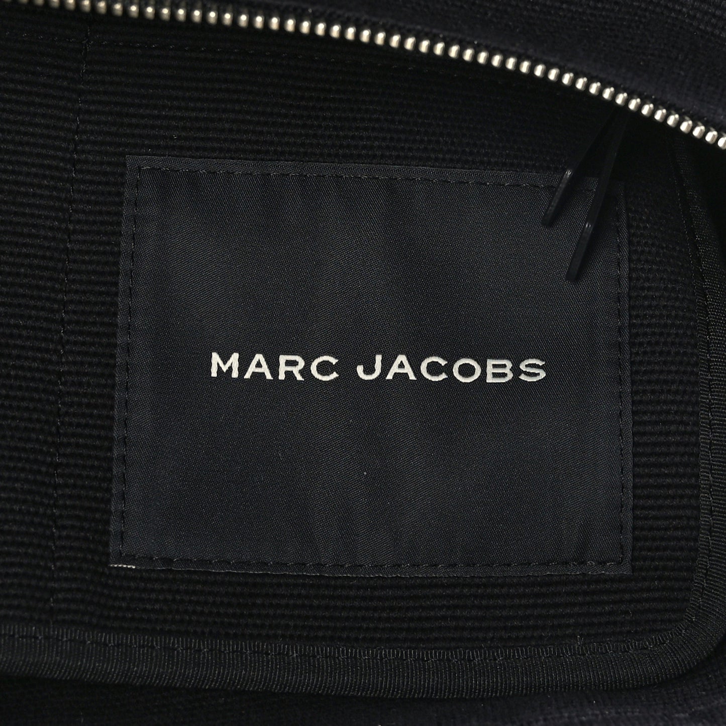 Jacquard Medium The Traveler Tote Bag Black