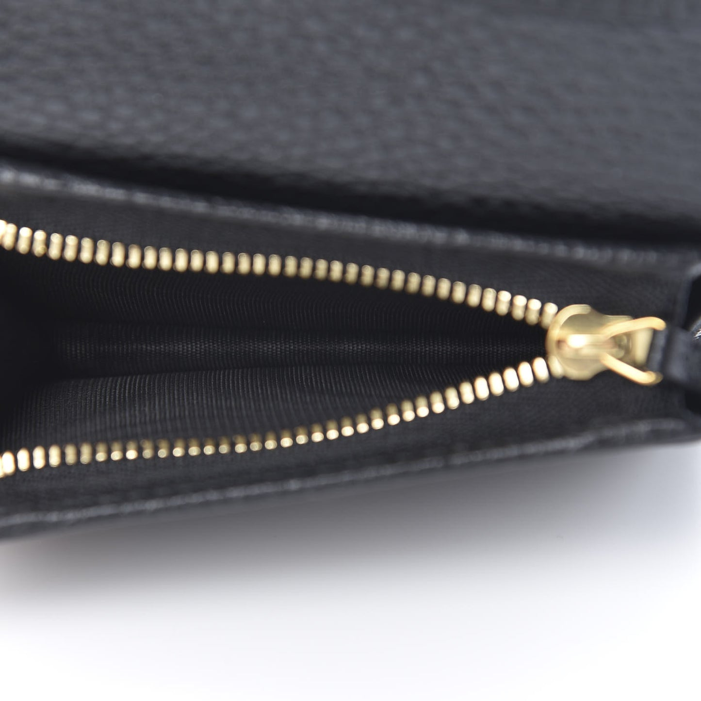Pebbled Calfskin GG Marmont Card Case Black