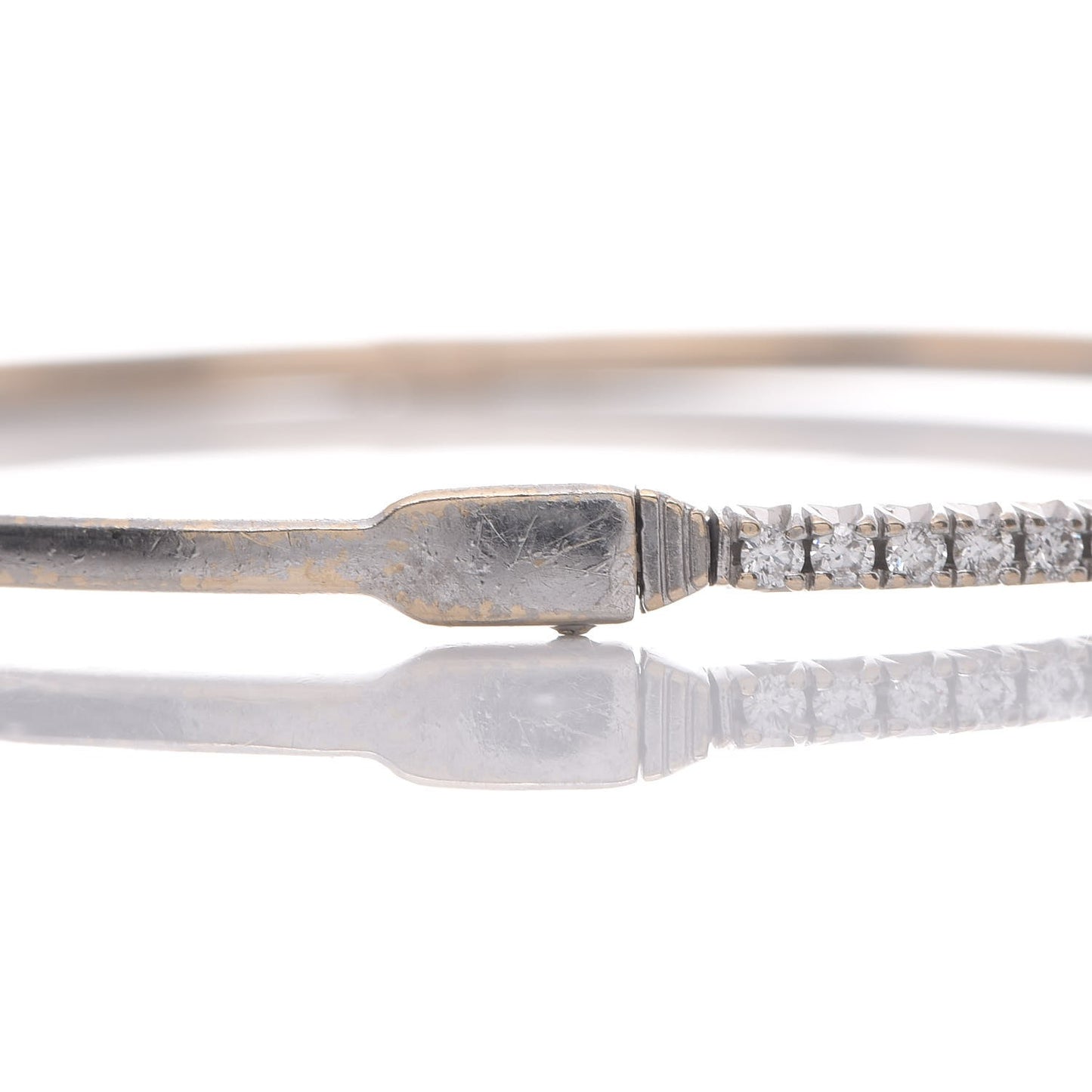 18K White Gold Diamond Metro Hinged Bangle