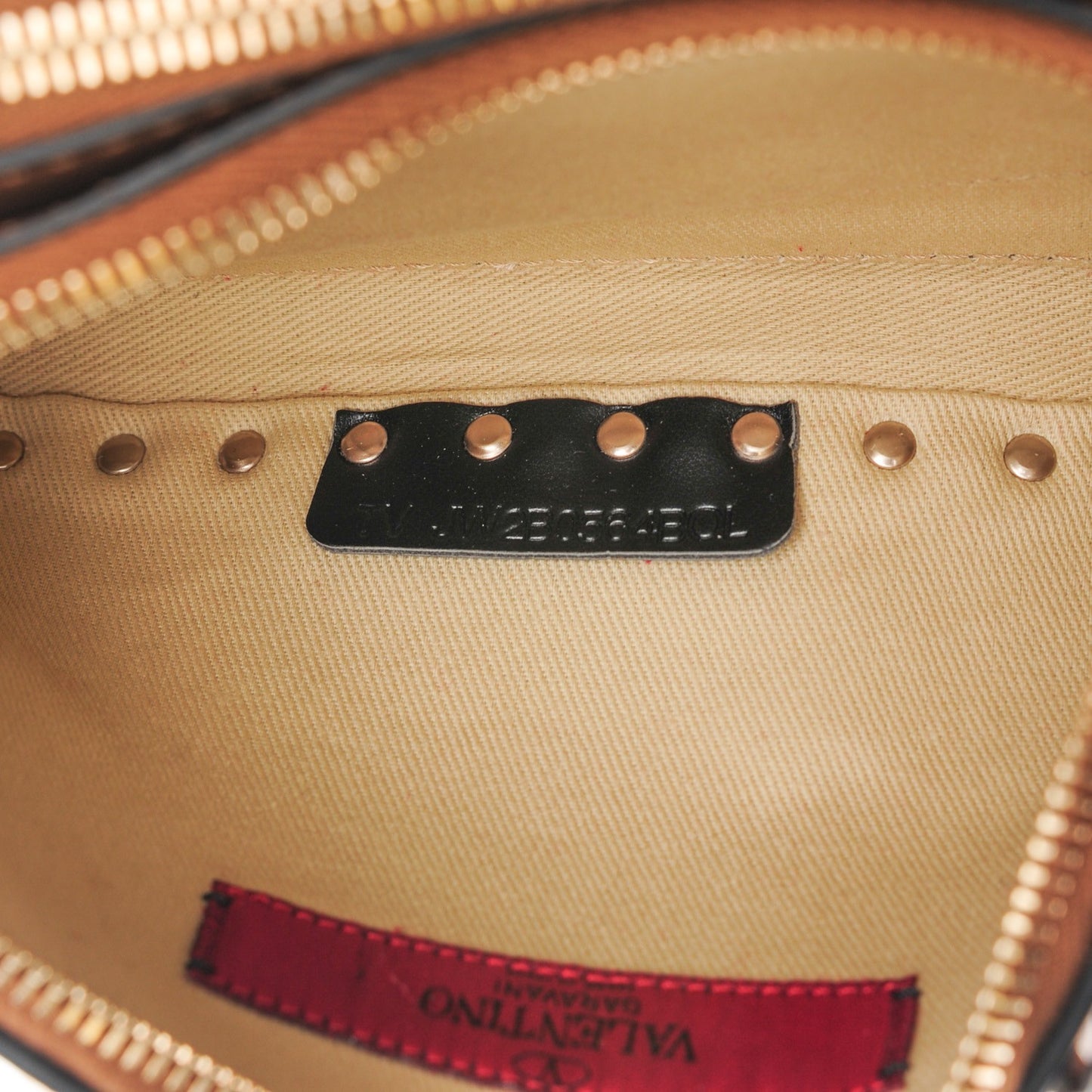 Vitello Rockstud Double Zip Compartment Crossbody Bag Nocciola