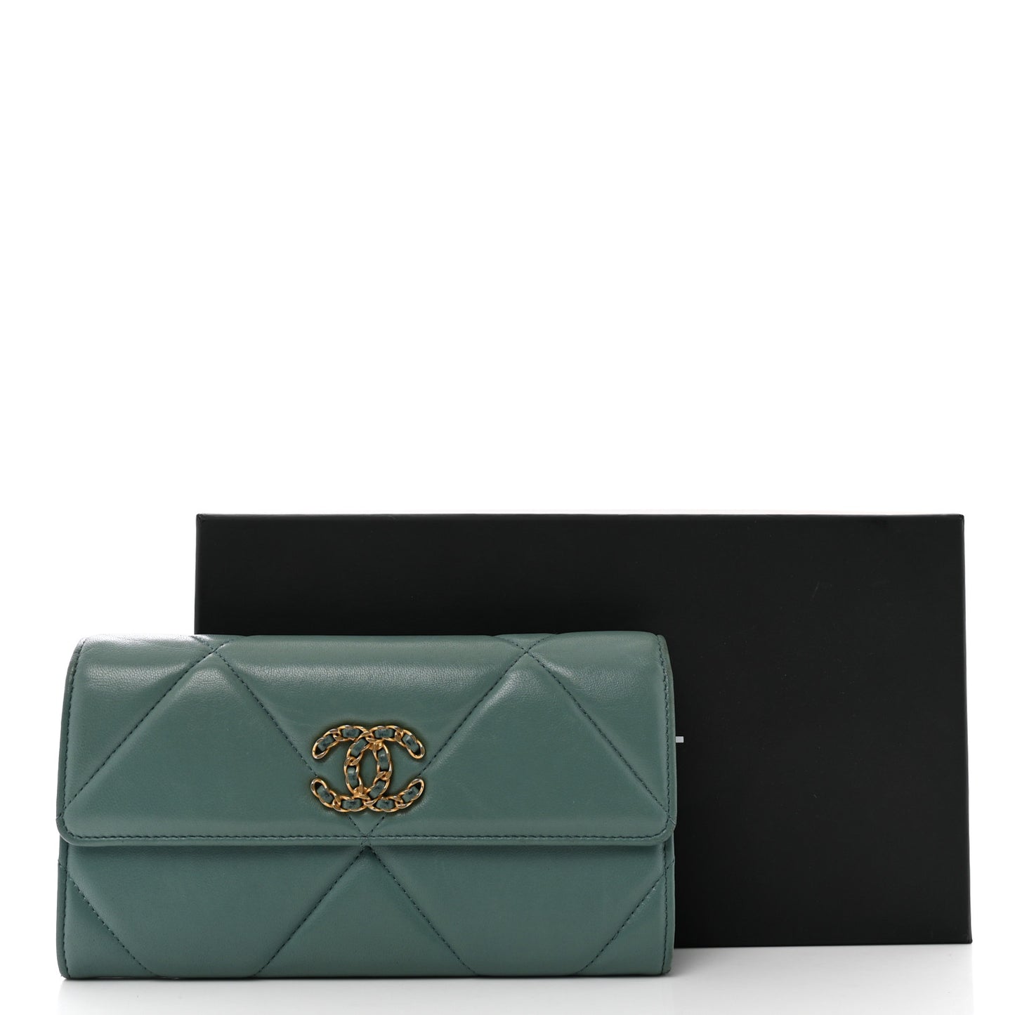 Lambskin Quilted Chanel 19 Flap Wallet Green