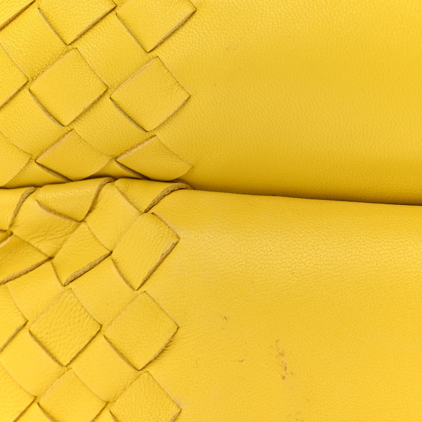 Nappa Intrecciato Medium Campana Buttercup