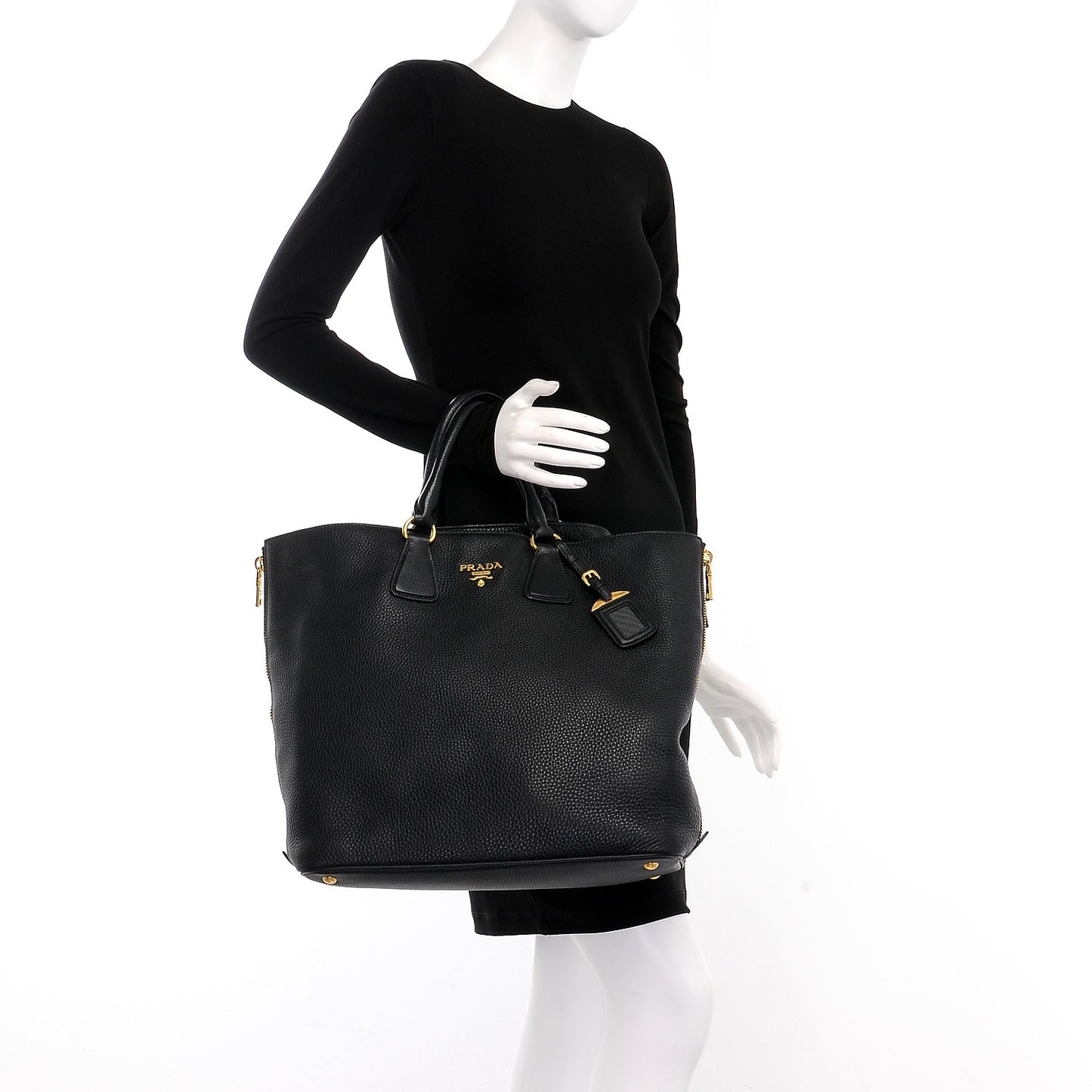 Vitello Daino Side Zip Tote Black