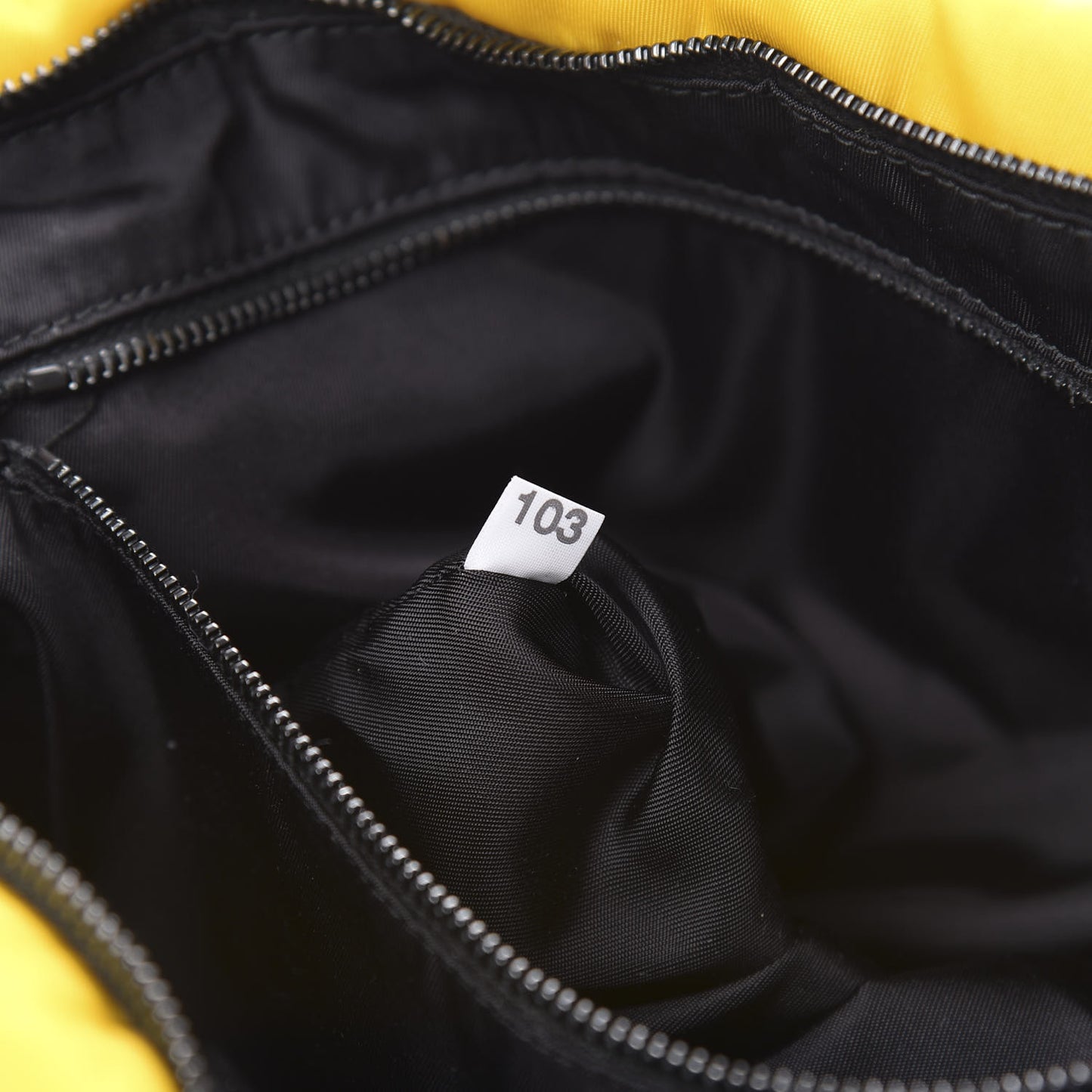 Tessuto Nylon Soft Padded Medium Chain Clutch Bag Giallo