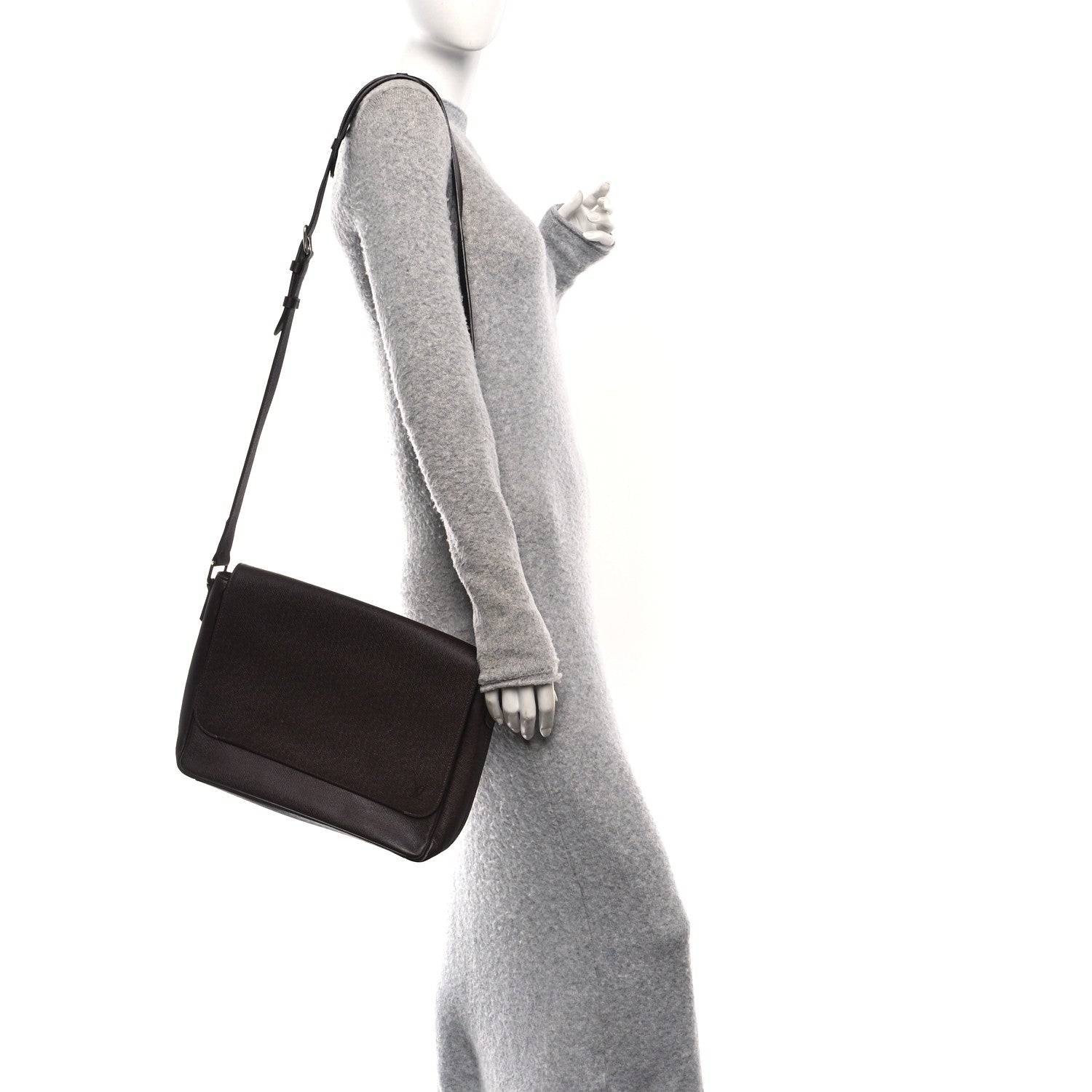 Louis Vuitton Taiga Roman MM Messenger NM Acajou 1864238