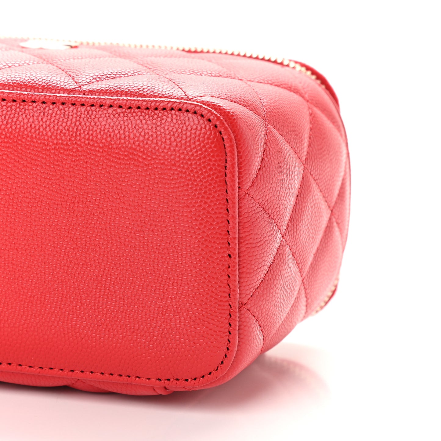Caviar Quilted Small Vanity Case With Chain Red