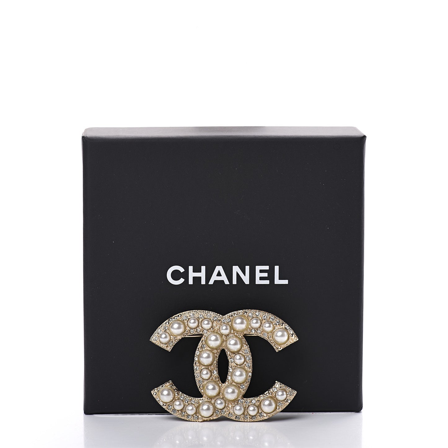 Metal Crystal Graduated Pearl CC Brooch Gold