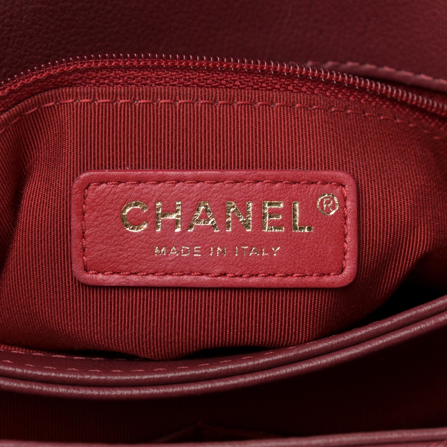 Grained Calfskin Stitched Chevron Medium Chic Top Handle Flap Red