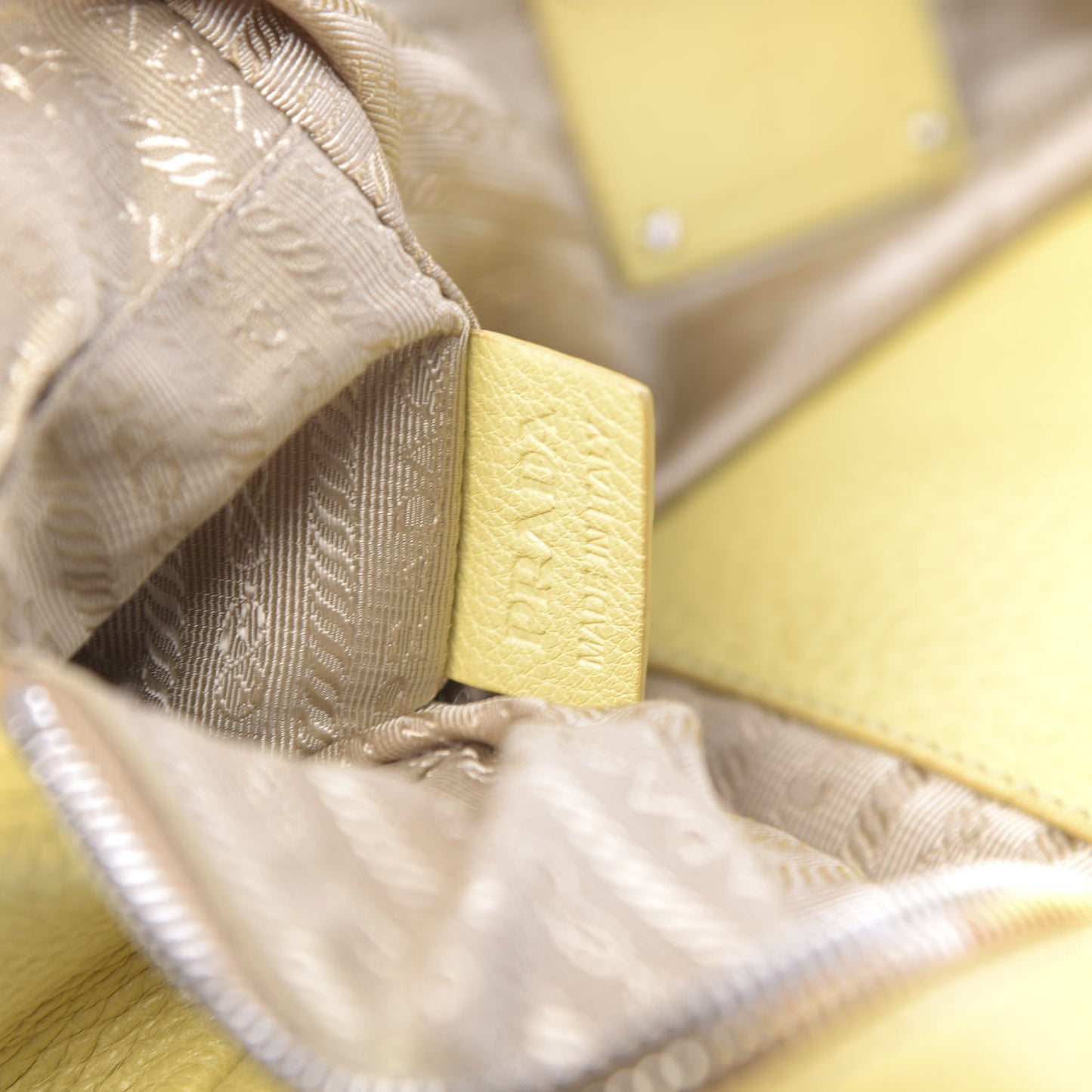 Vitello Daino Satchel Ananas
