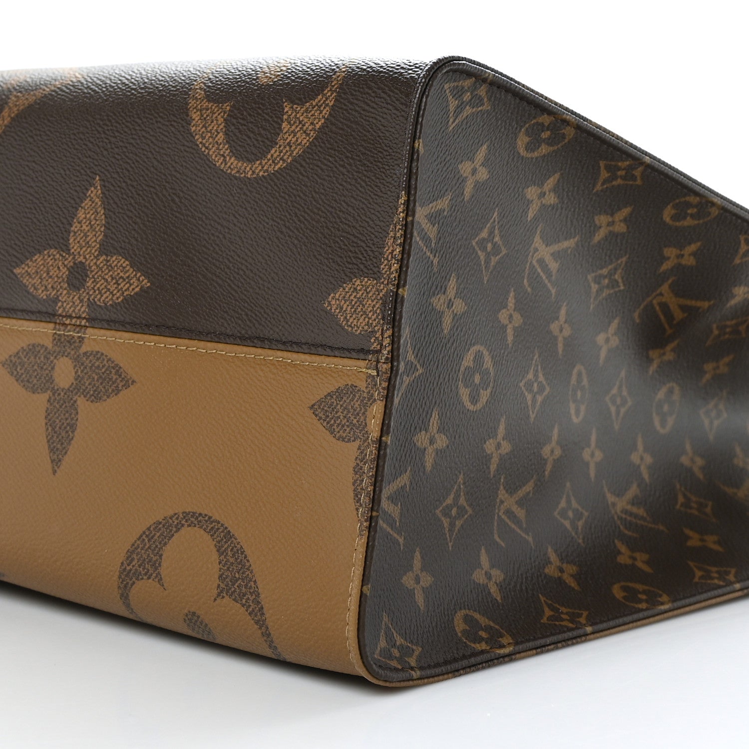 Louis Vuitton Reverse Monogram Giant Onthego GM 8 of 8