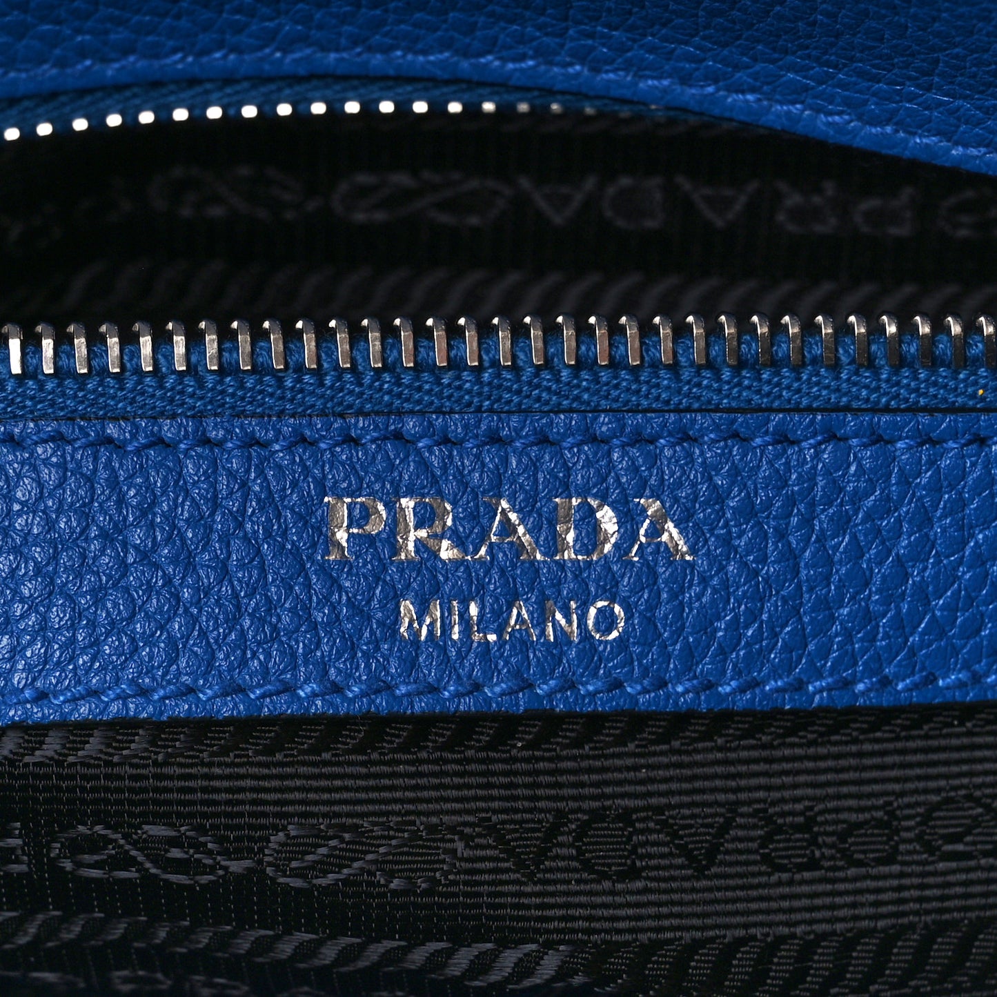 Vitello Phenix Logo Hobo Bluette