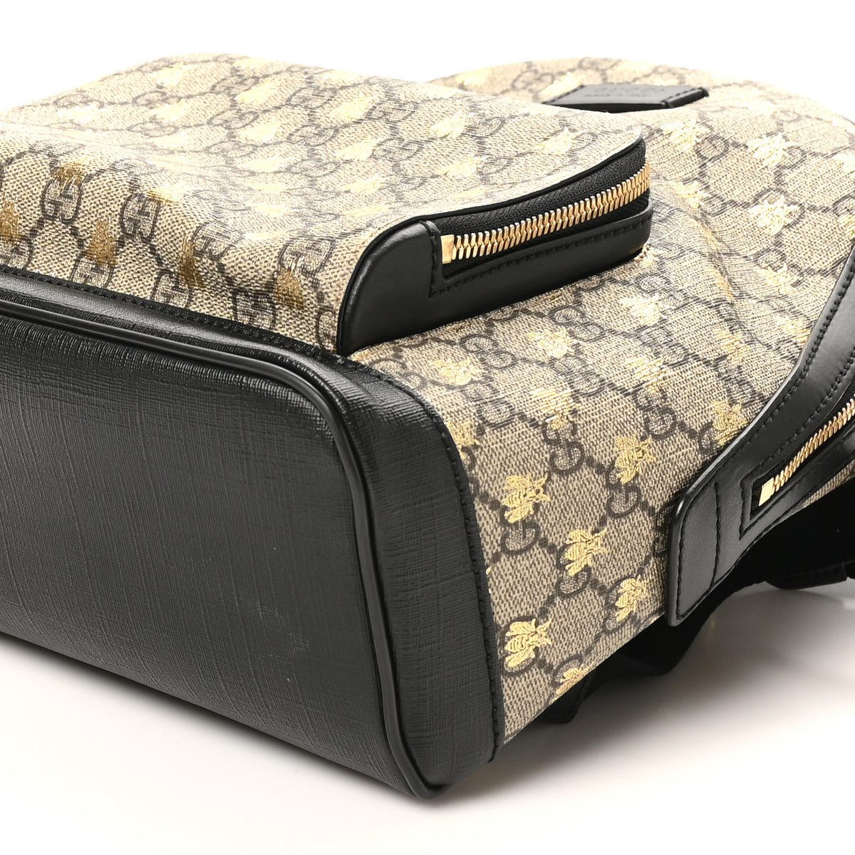 Gucci GG Supreme Monogram Bees Print Small Day Backpack  display picture 3