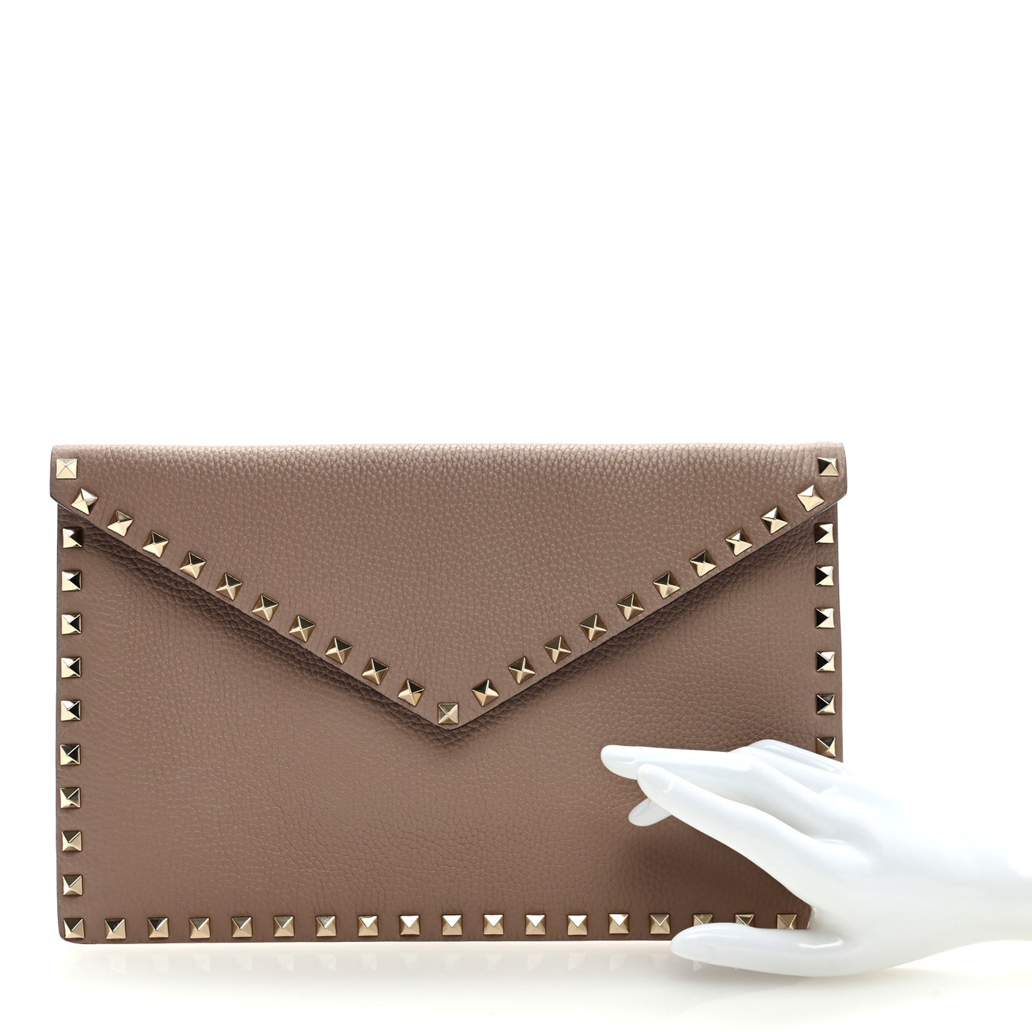 Pebbled Calfskin Large Rockstud Envelope Clutch Poudre