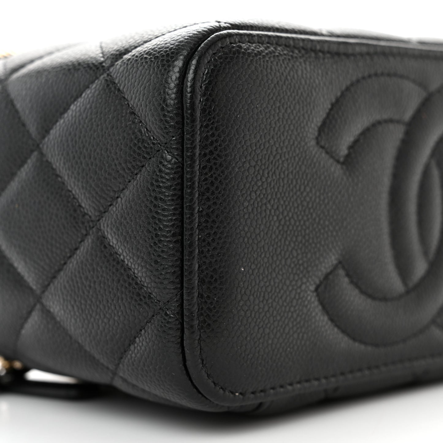 Caviar Quilted Small Vanity Case With Chain Black