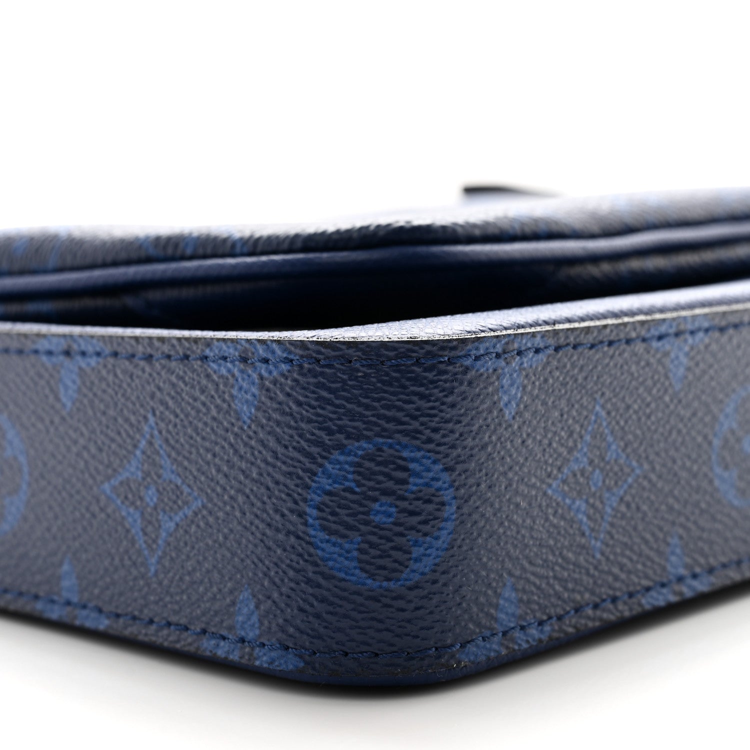 Louis Vuitton Taigarama Trio Messenger Cobalt 9 of 10