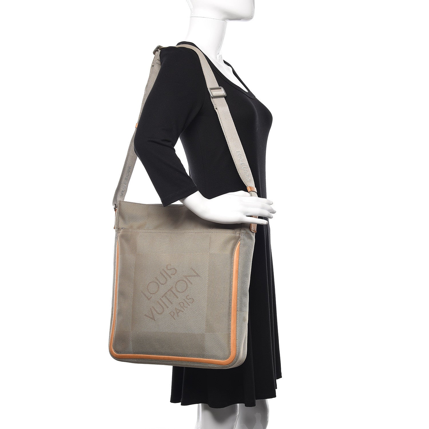 Louis Vuitton Damier Geant Compagnon Messenger Sable 2 of 16