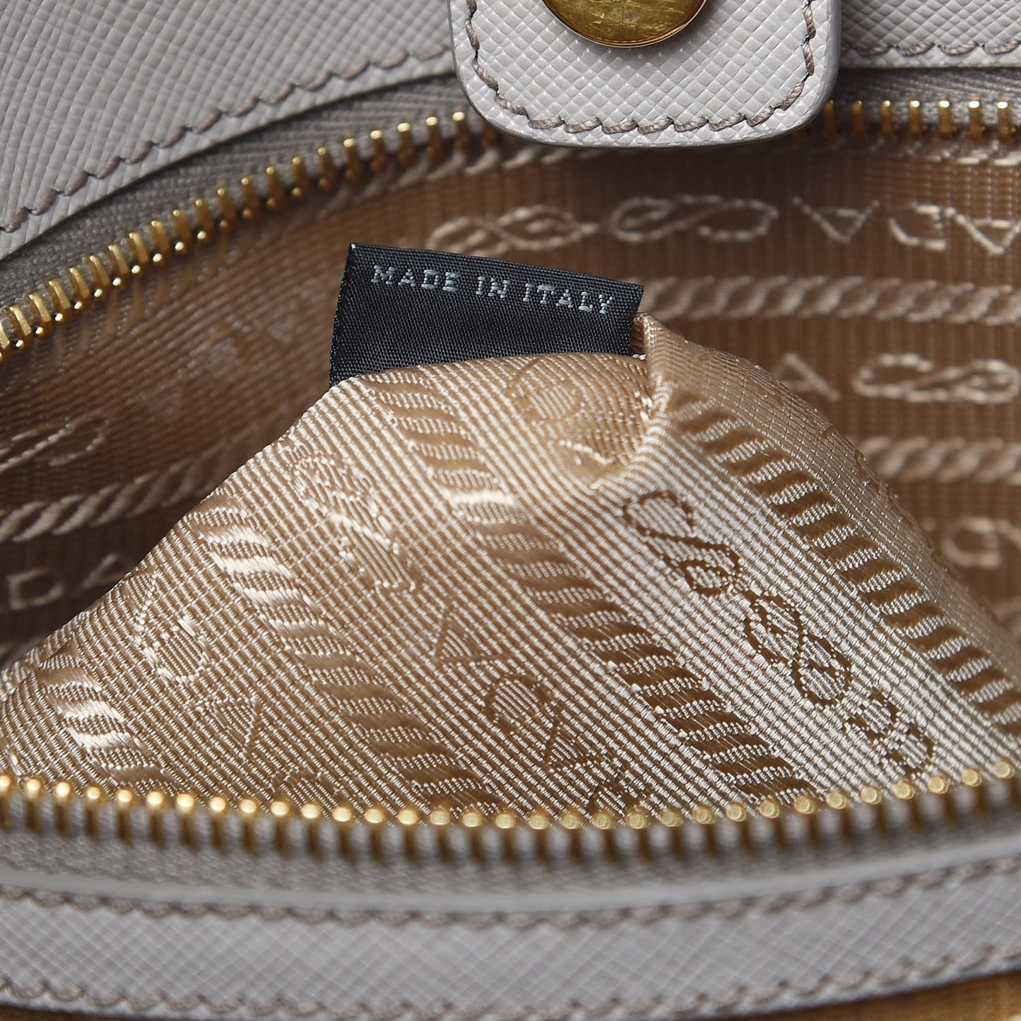 Saffiano Lux Large Tote Pomice