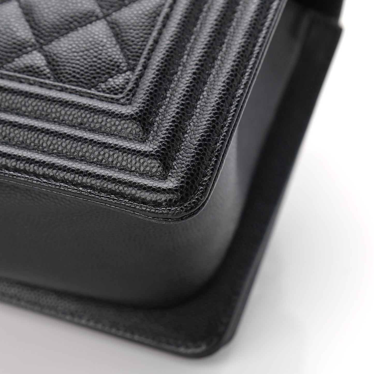 Caviar Quilted Medium Boy Flap Black