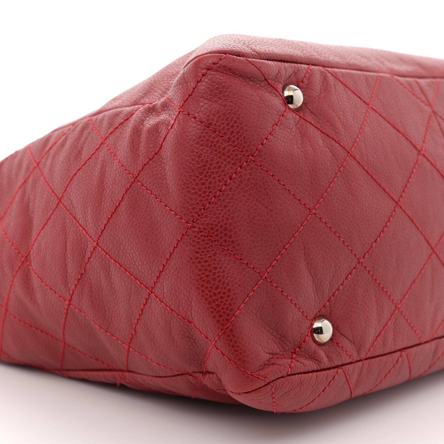 Soft Caviar Large Timeless CC Shoulder Bag Red