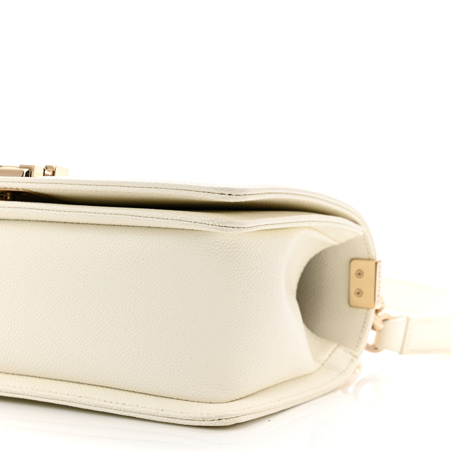 Caviar Quilted Medium Boy Flap White