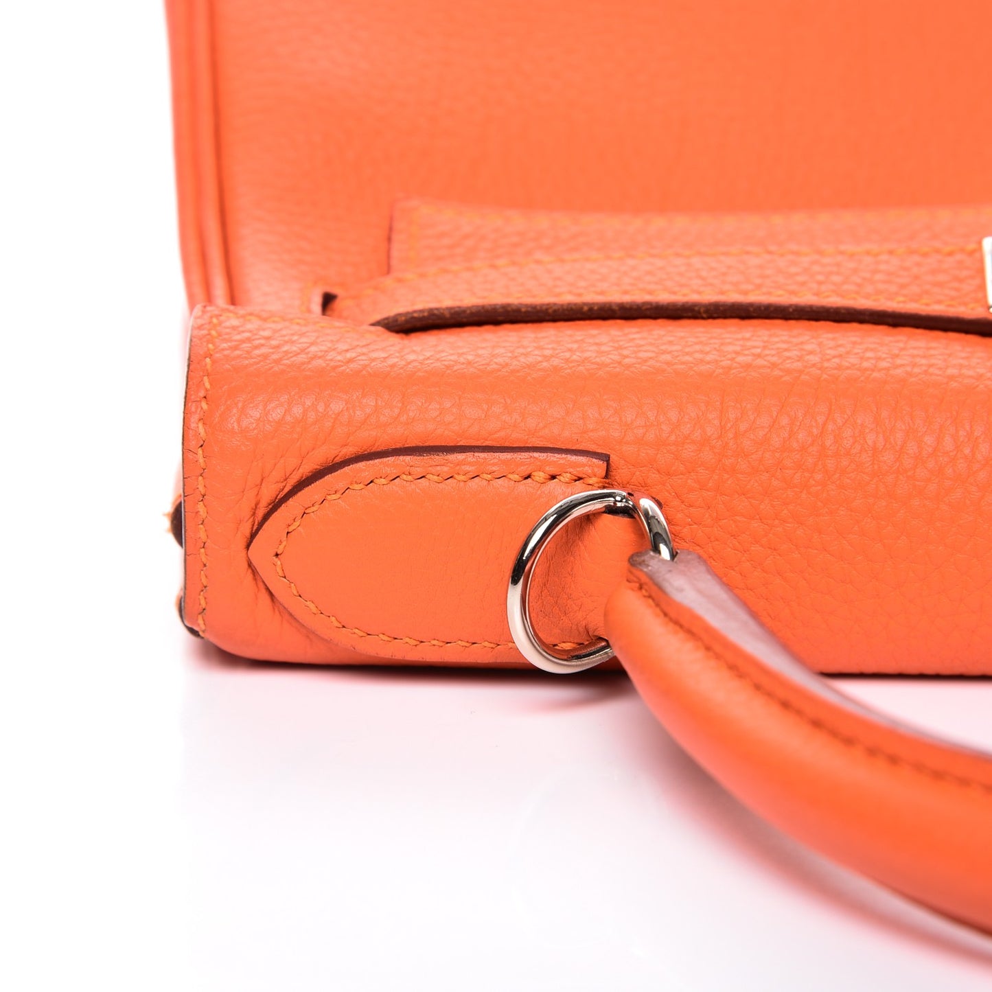 Togo Kelly Retourne 28 Feu