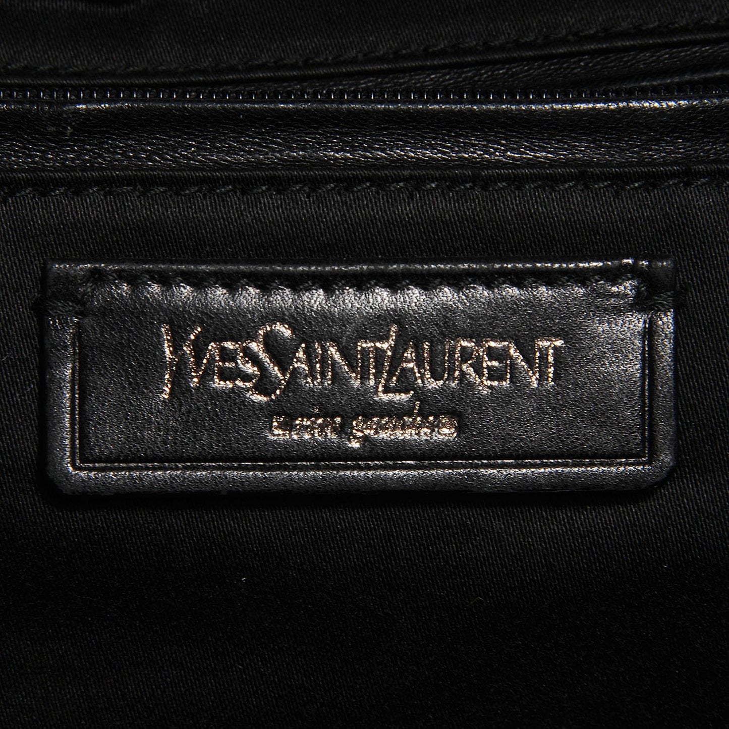 Embossed Patent Medium Easy Y Bag Black
