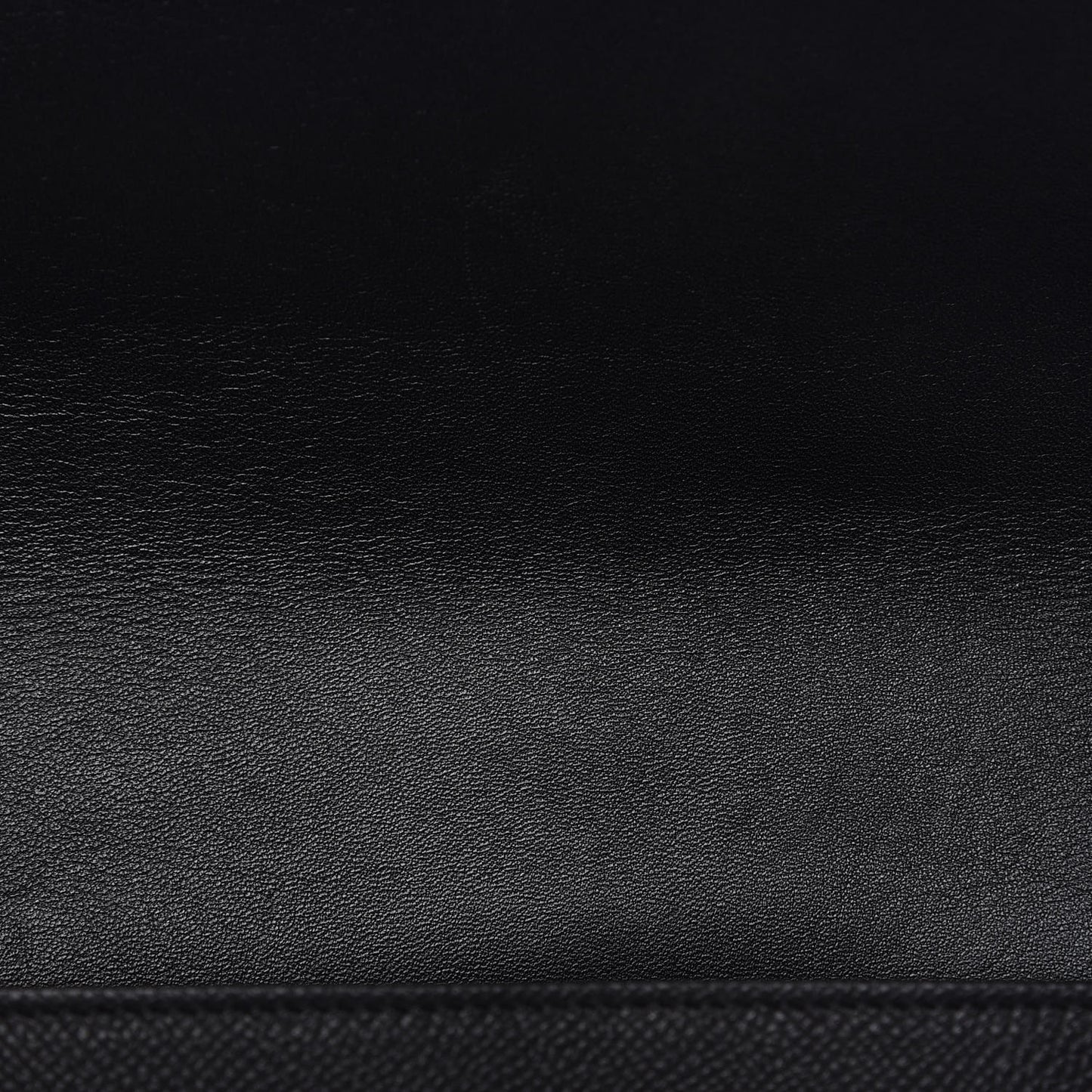 Grained Calfskin Medium Trotteur Black